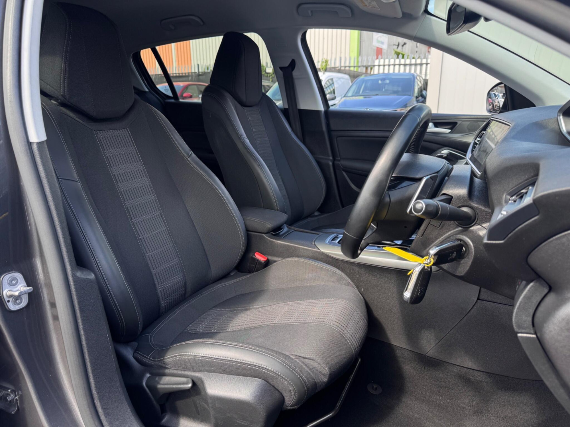 2021 Peugeot 308 image 4