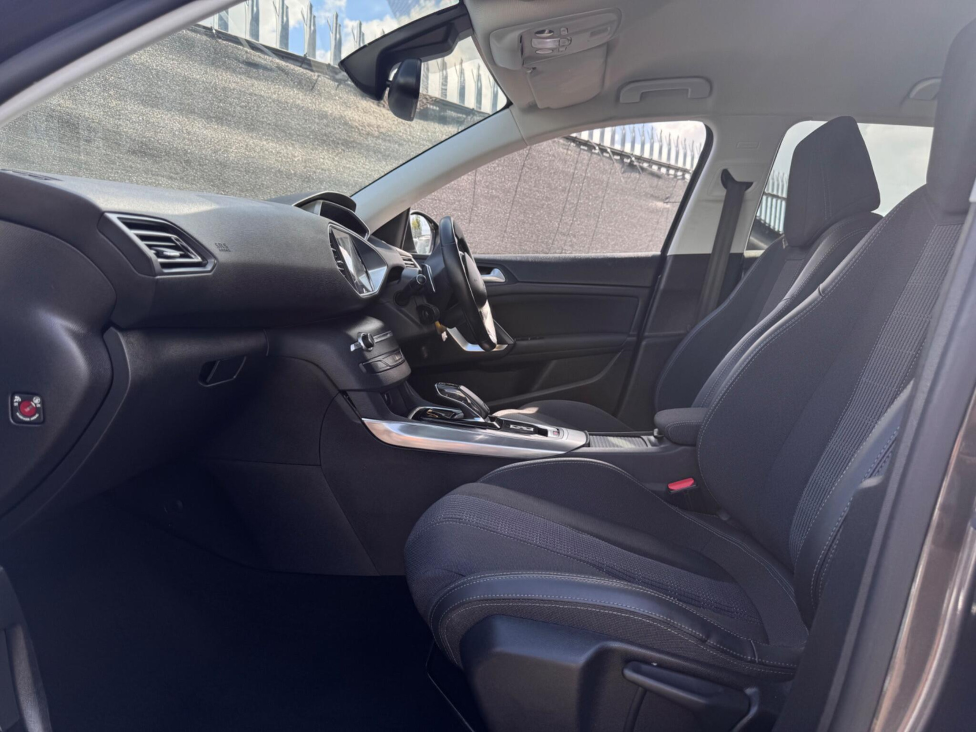 2021 Peugeot 308 image 21