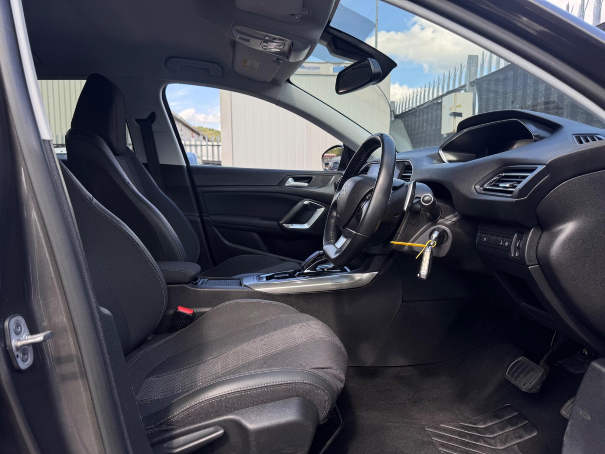 2021 Peugeot 308 image 17