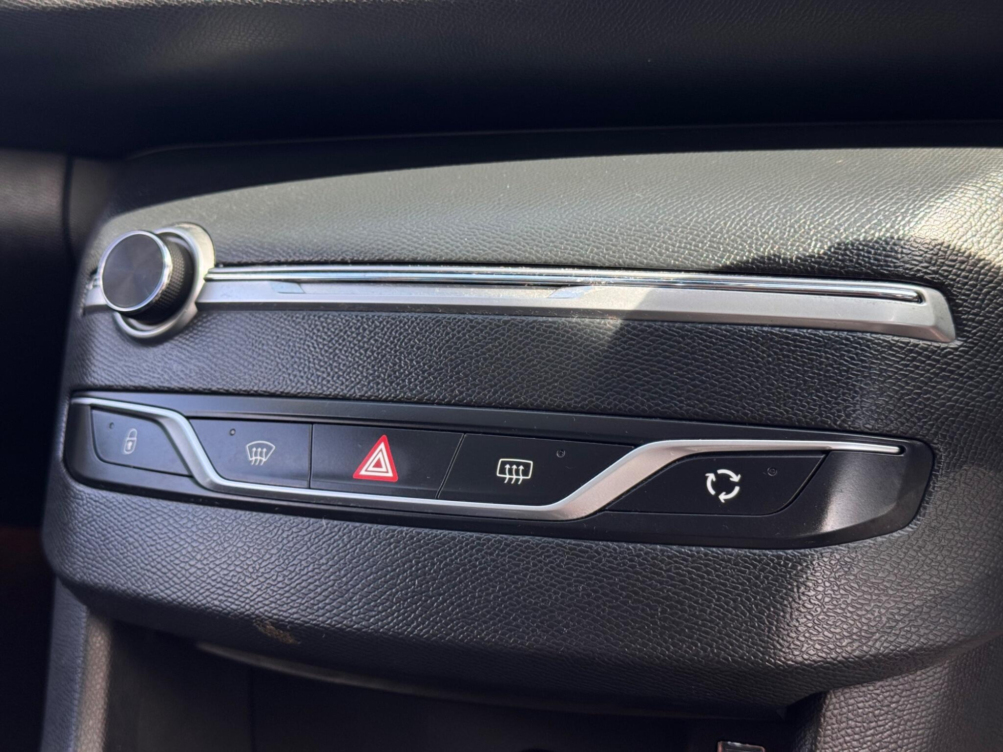 2021 Peugeot 308 image 18