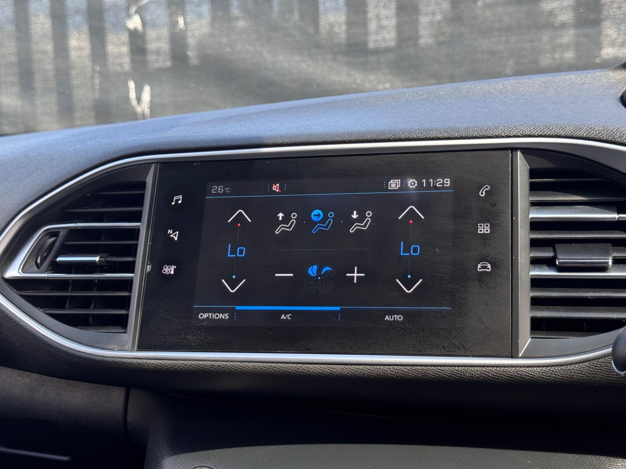 2021 Peugeot 308 image 27