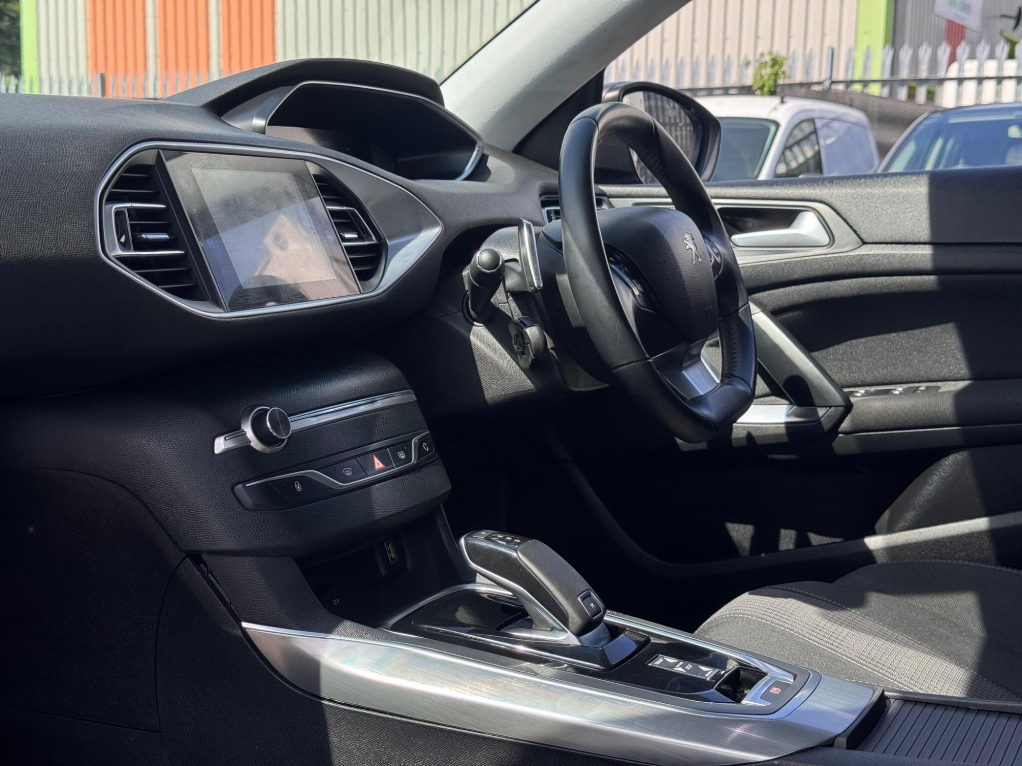 2021 Peugeot 308 image 13