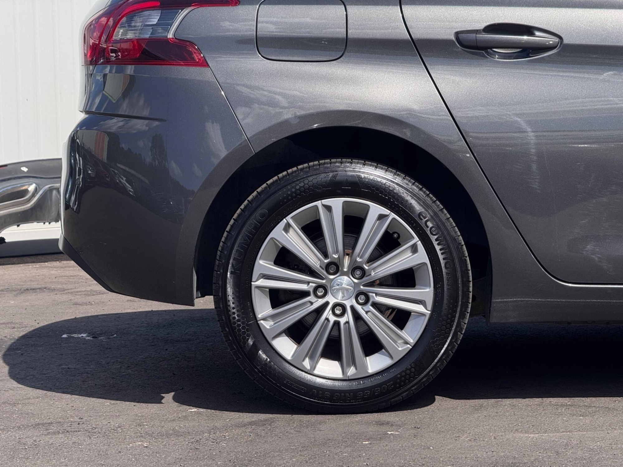 2021 Peugeot 308 image 24
