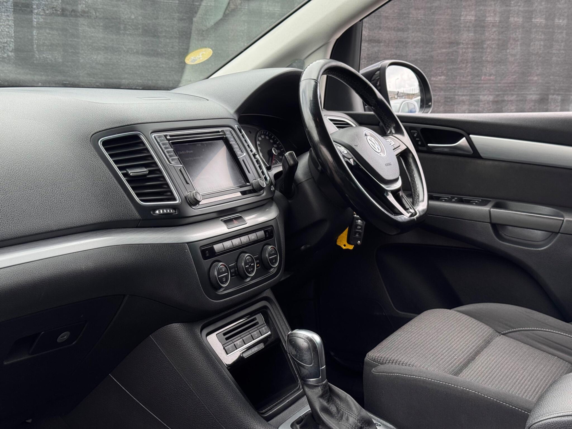 2017 Volkswagen Sharan image 25