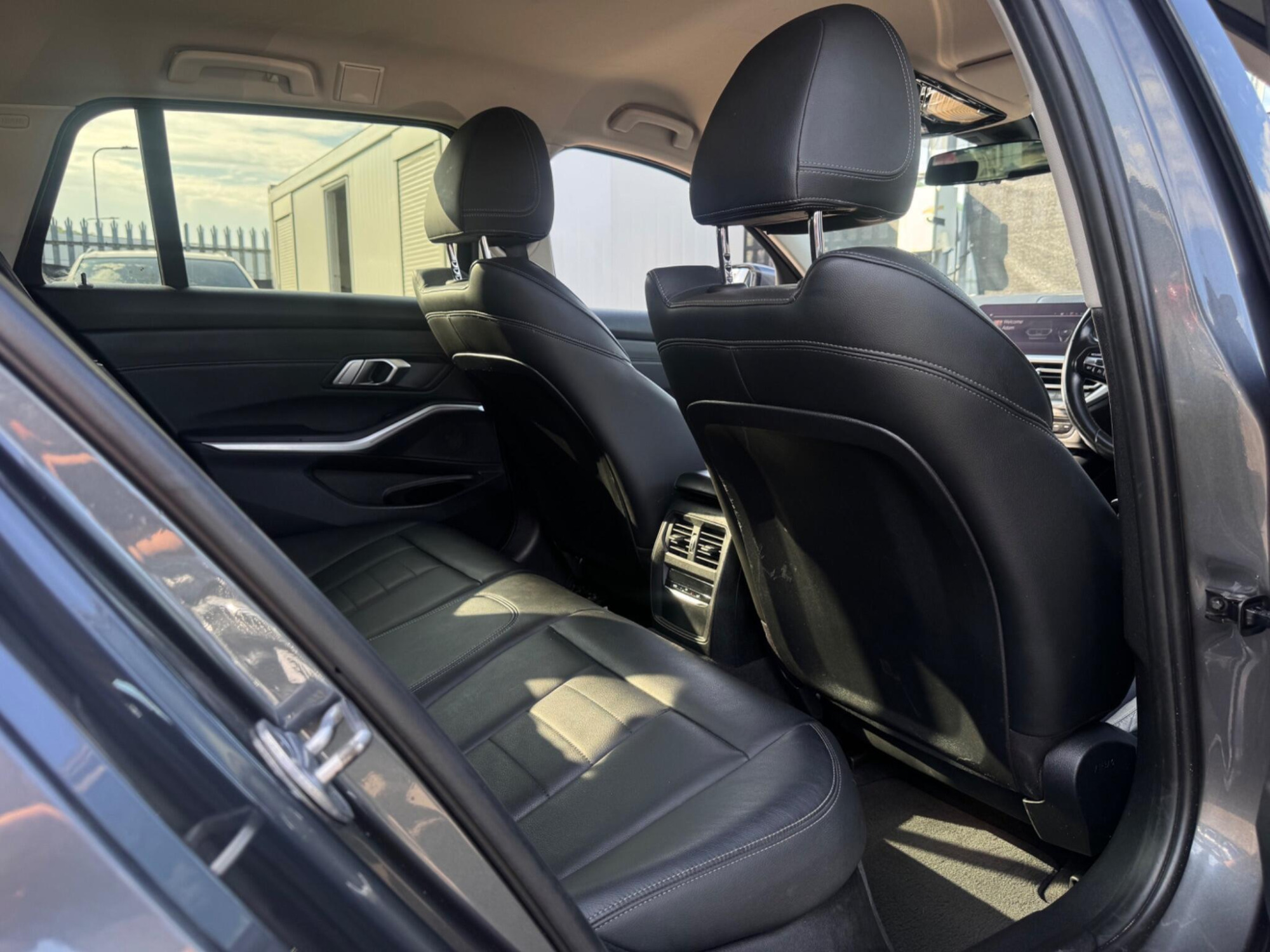 2020 BMW 3 Series image 23