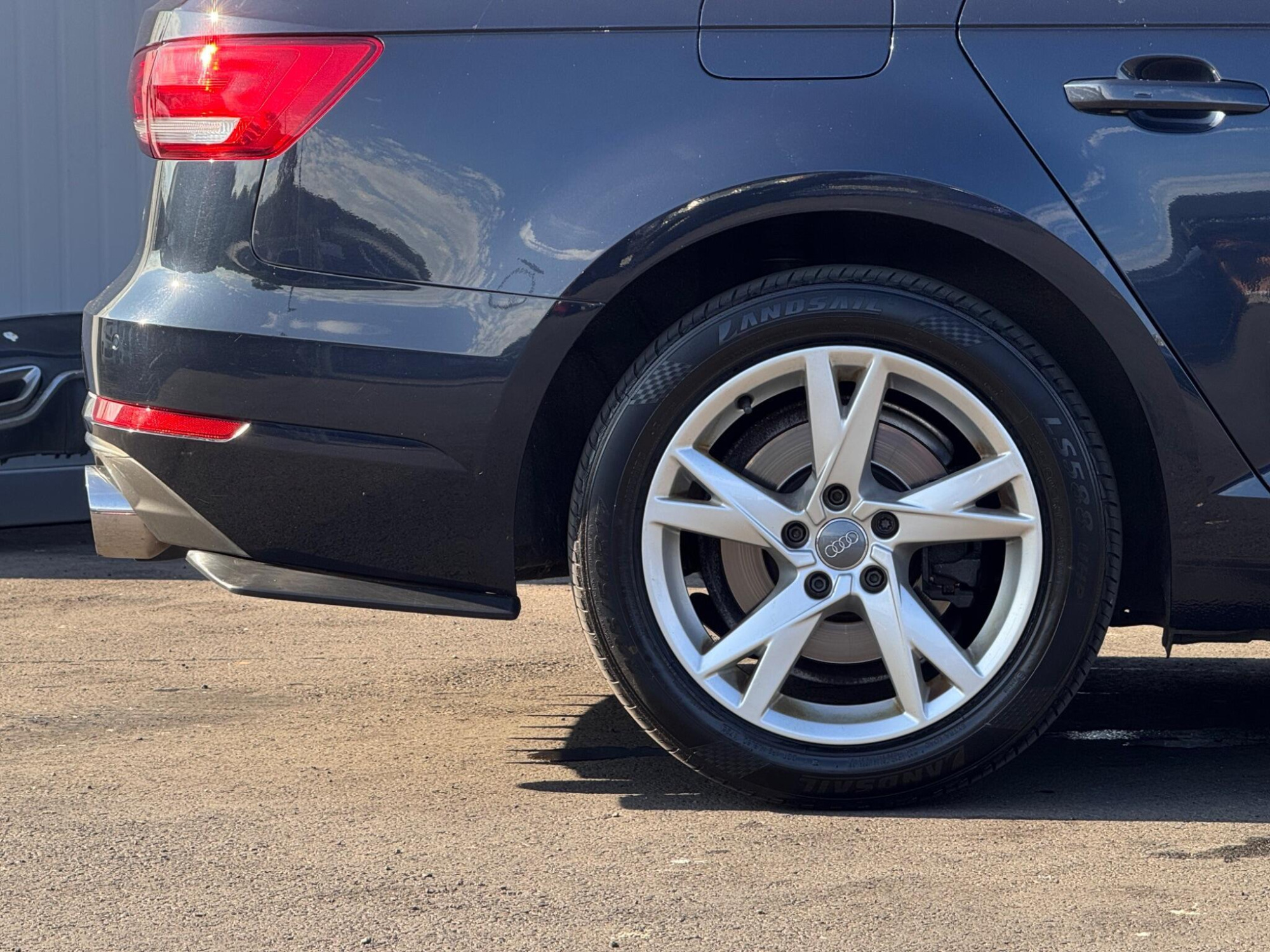 2017 Audi A4 Avant image 10