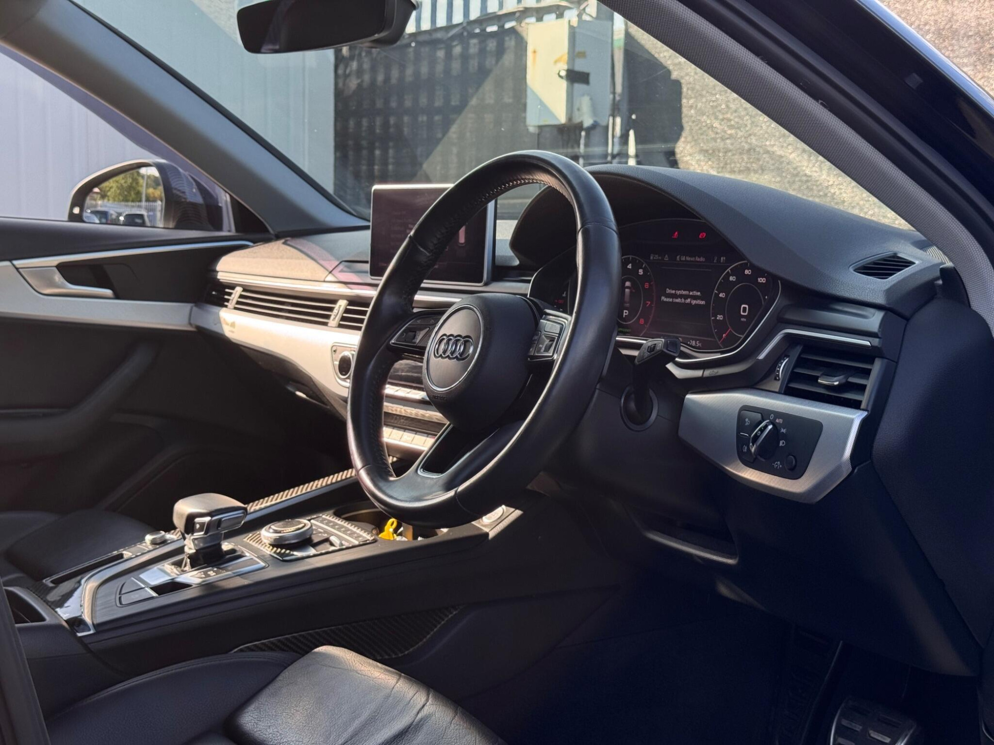 2017 Audi A4 Avant image 3