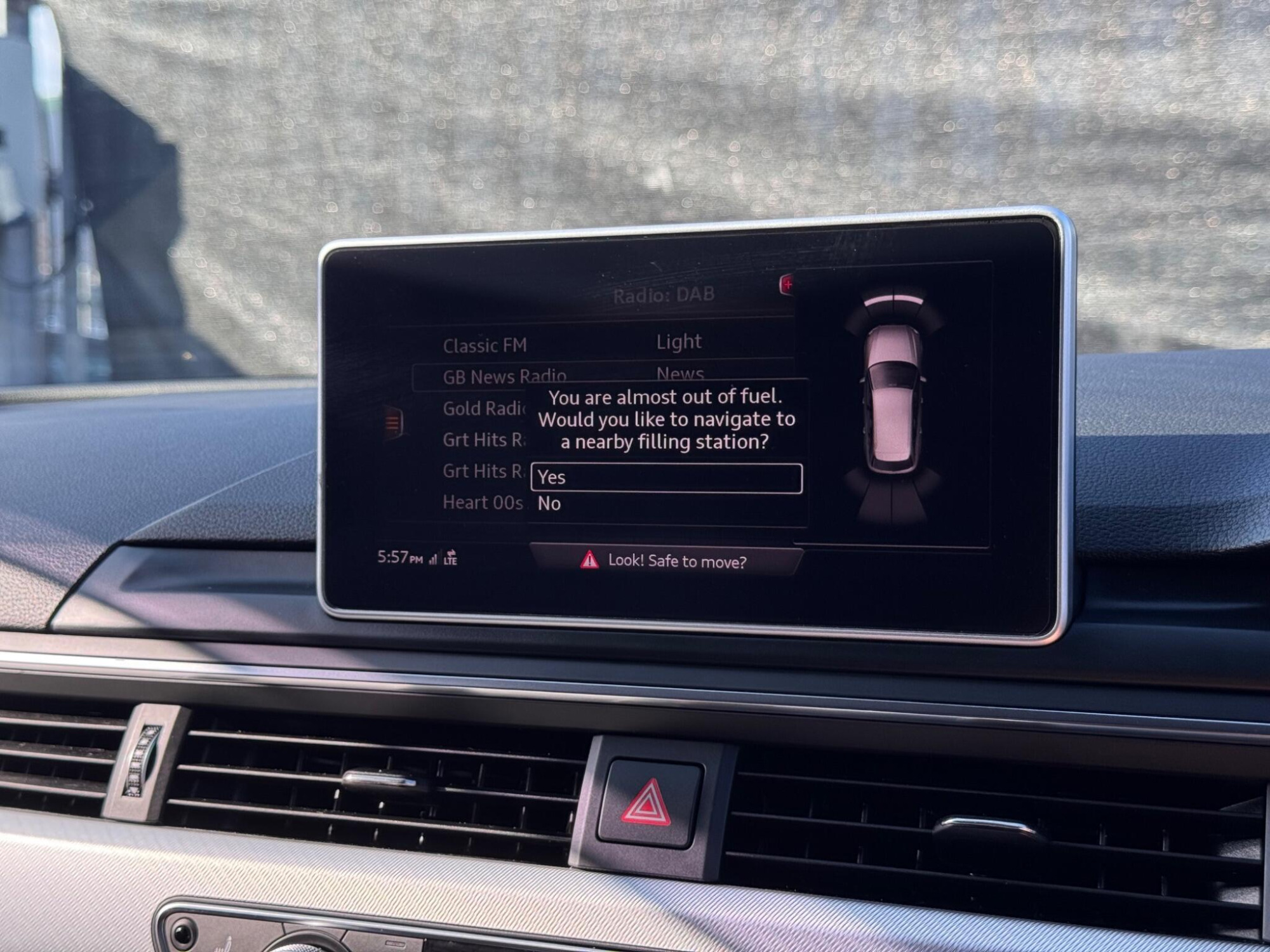2017 Audi A4 Avant image 18