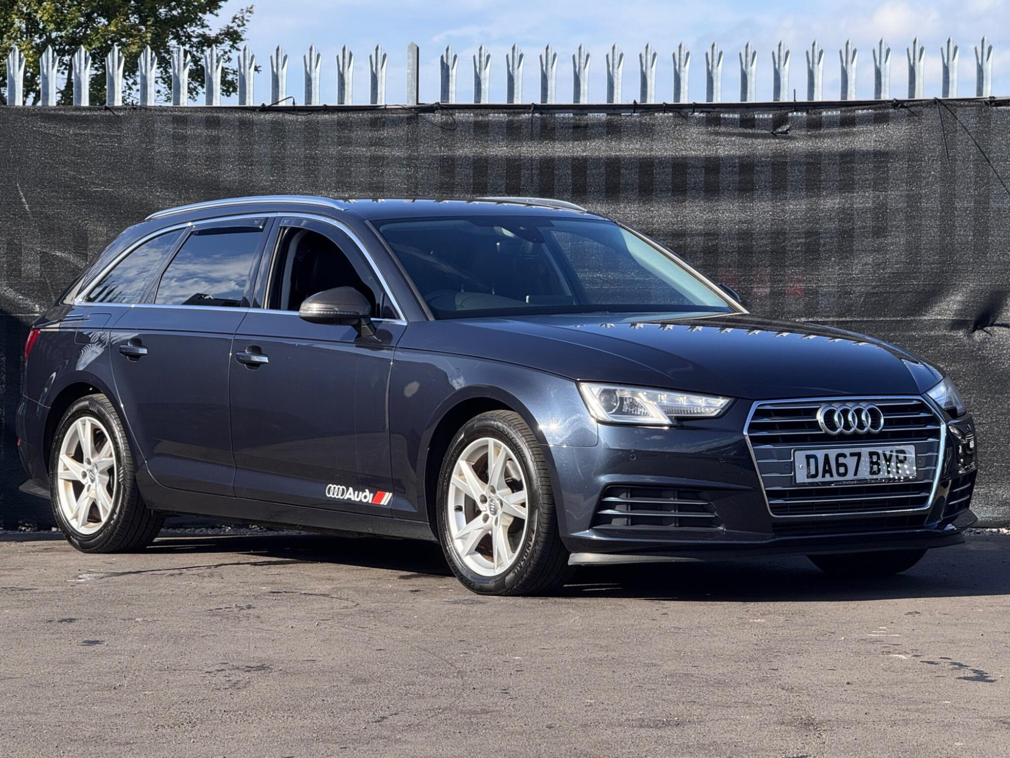 2017 Audi A4 Avant image 1