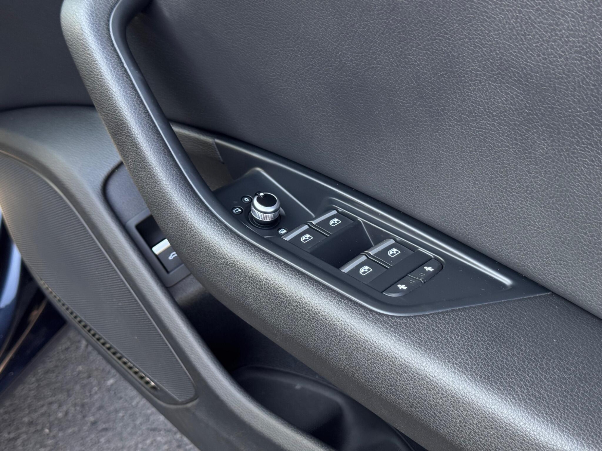 2017 Audi A4 Avant image 23