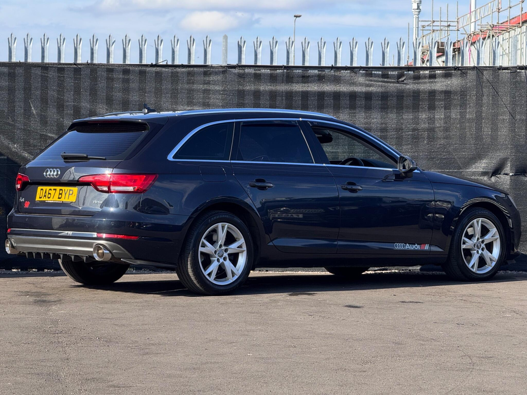 2017 Audi A4 Avant image 2