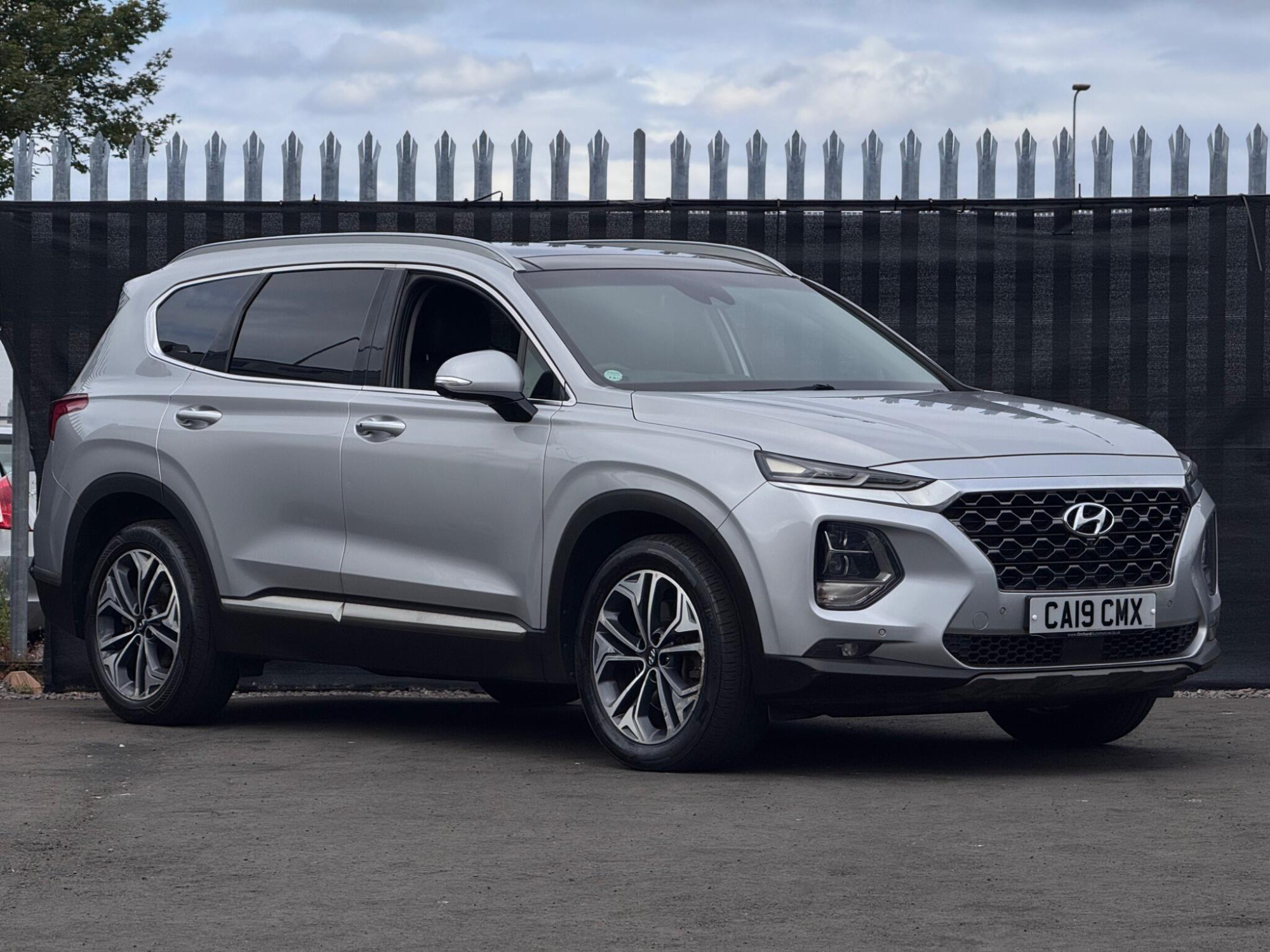 2019 Hyundai Santa Fe image 1