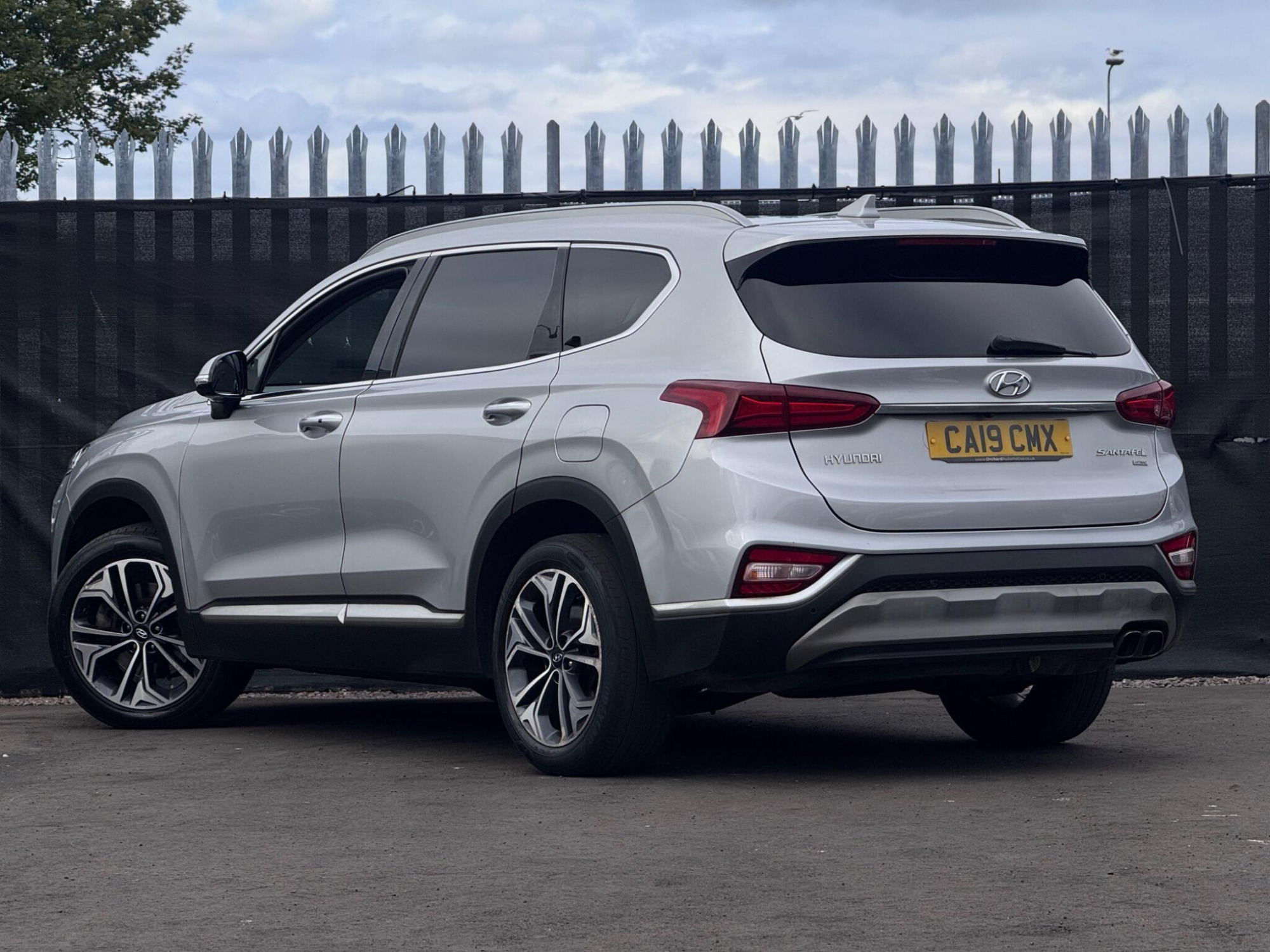 2019 Hyundai Santa Fe image 2