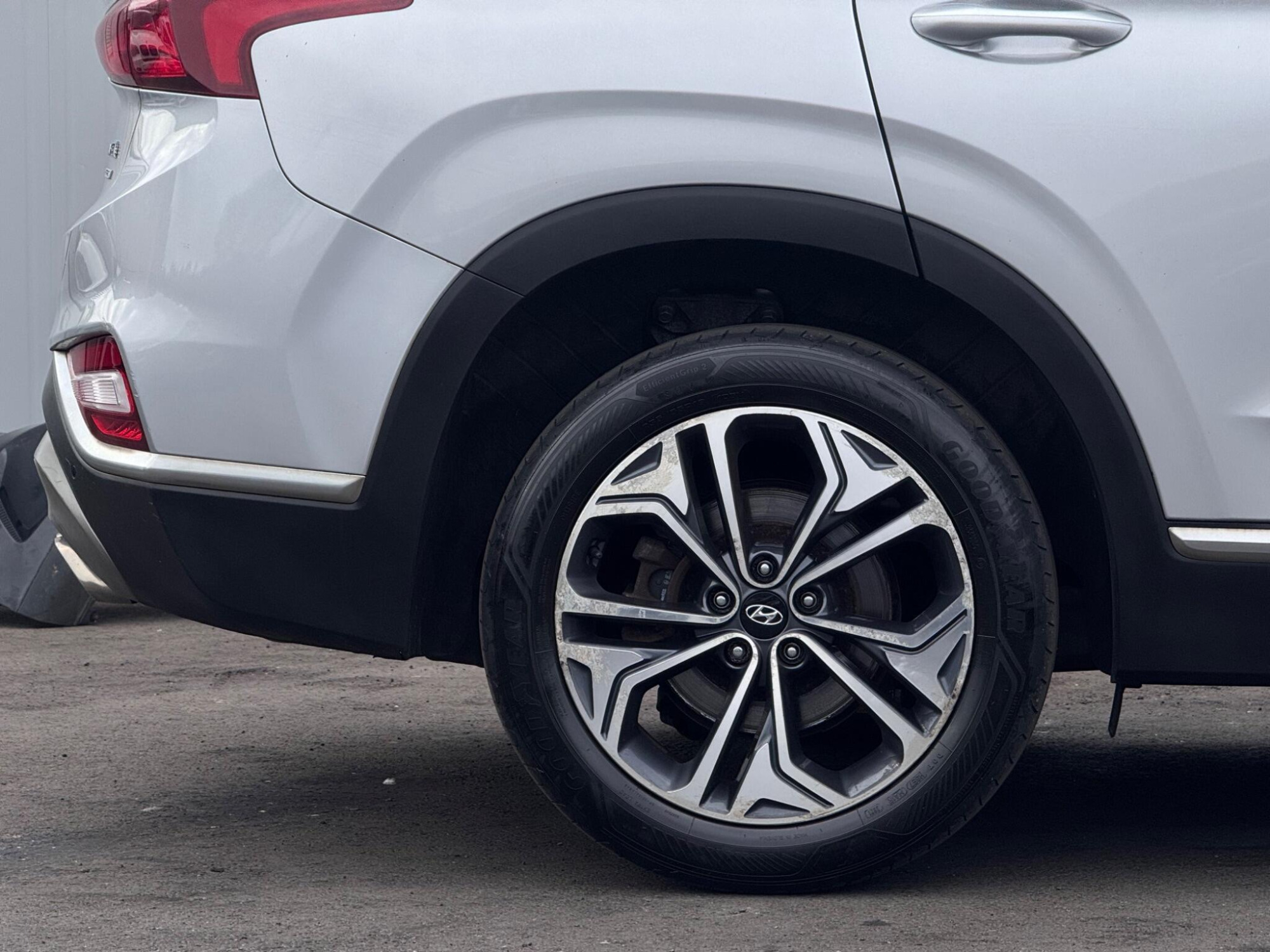 2019 Hyundai Santa Fe image 12