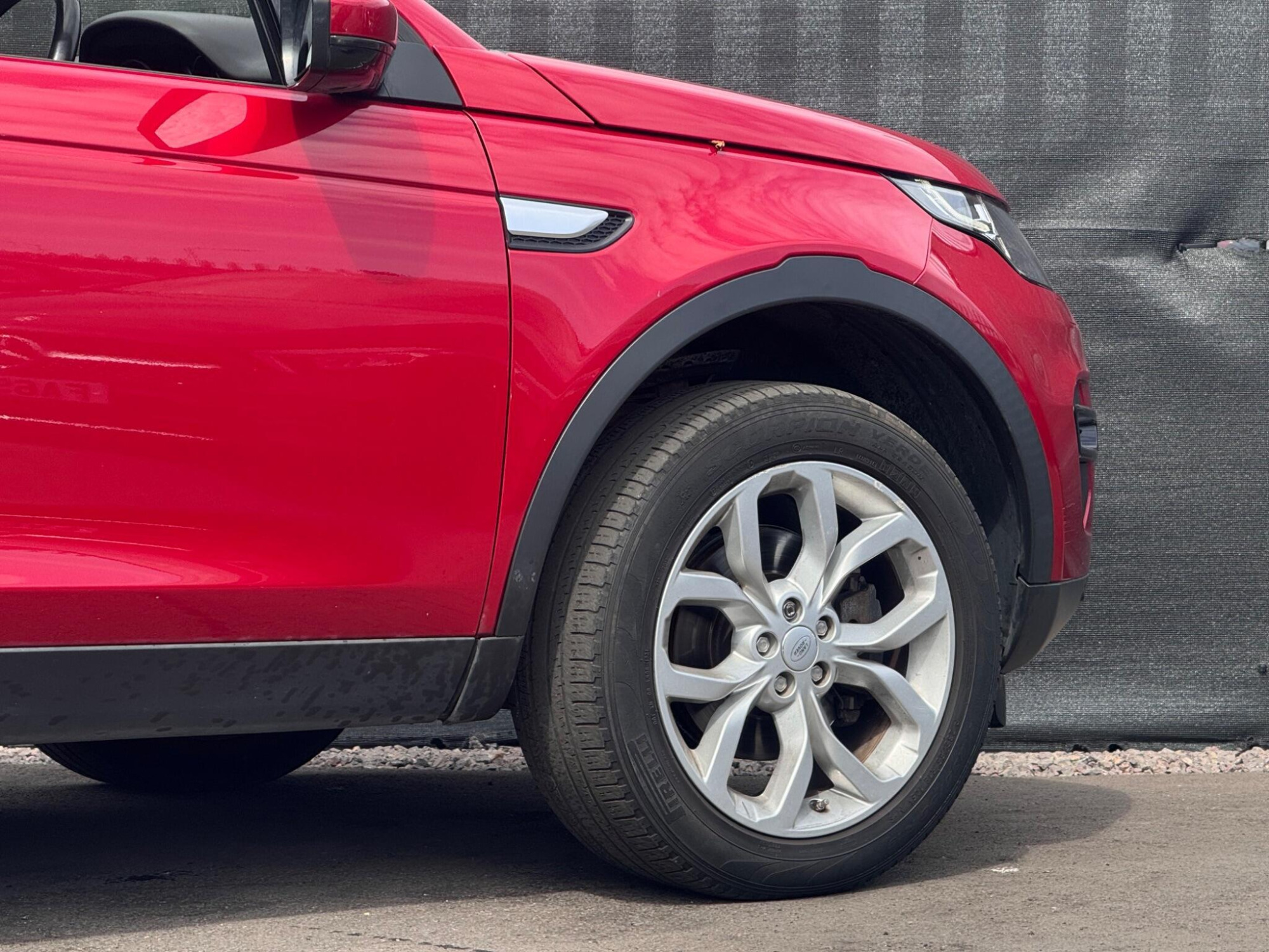 2017 Land Rover Discovery Sport image 11