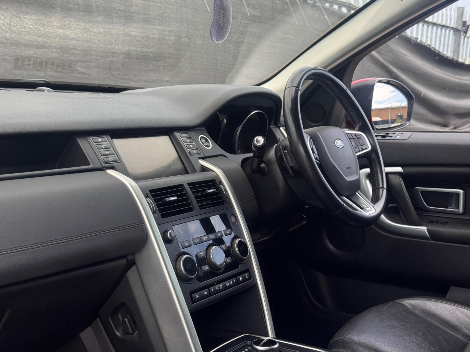 2017 Land Rover Discovery Sport image 28