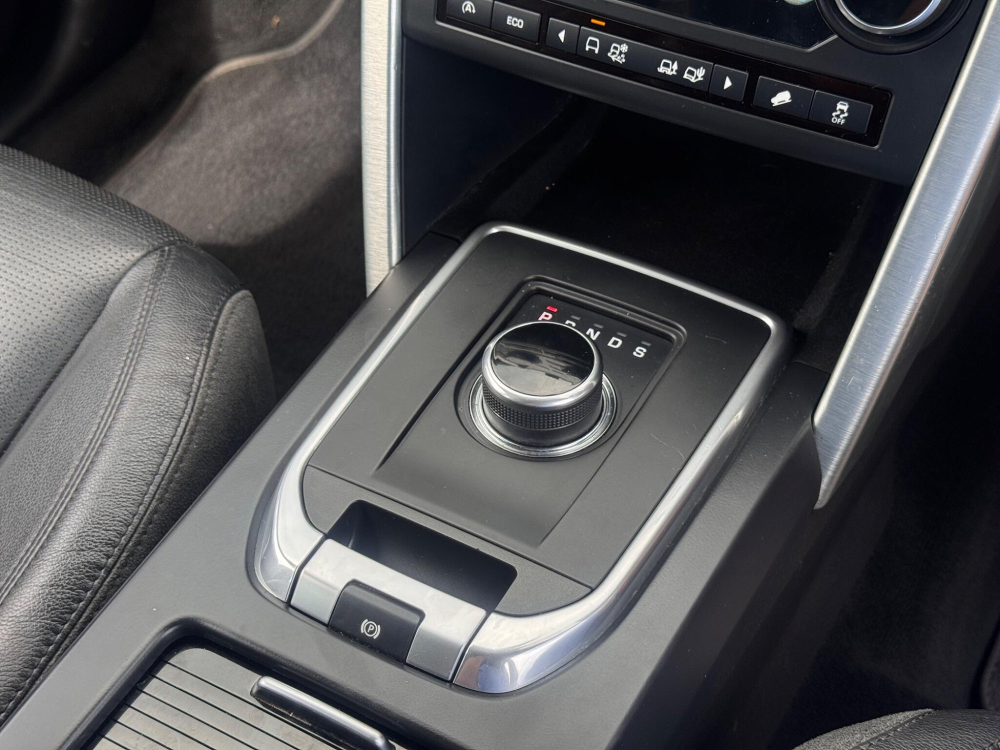 2017 Land Rover Discovery Sport image 24