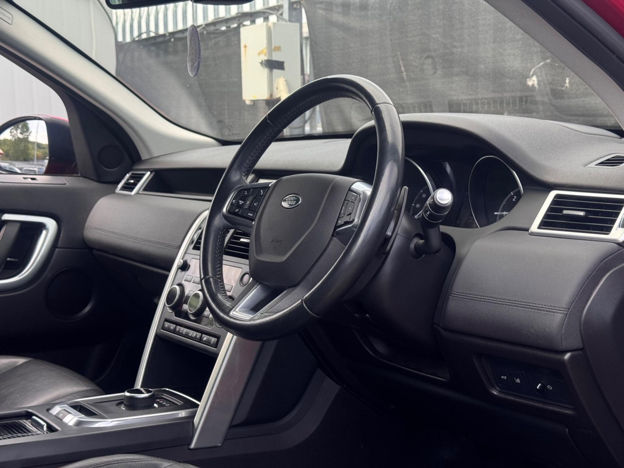 2017 Land Rover Discovery Sport image 3
