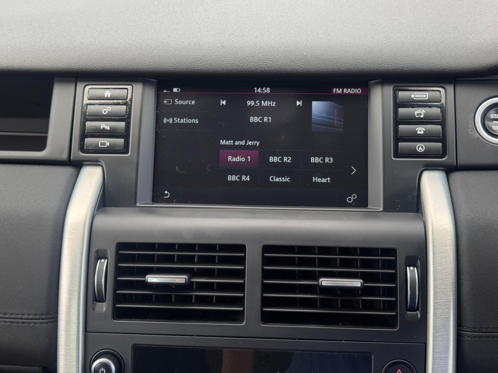 2017 Land Rover Discovery Sport image 29