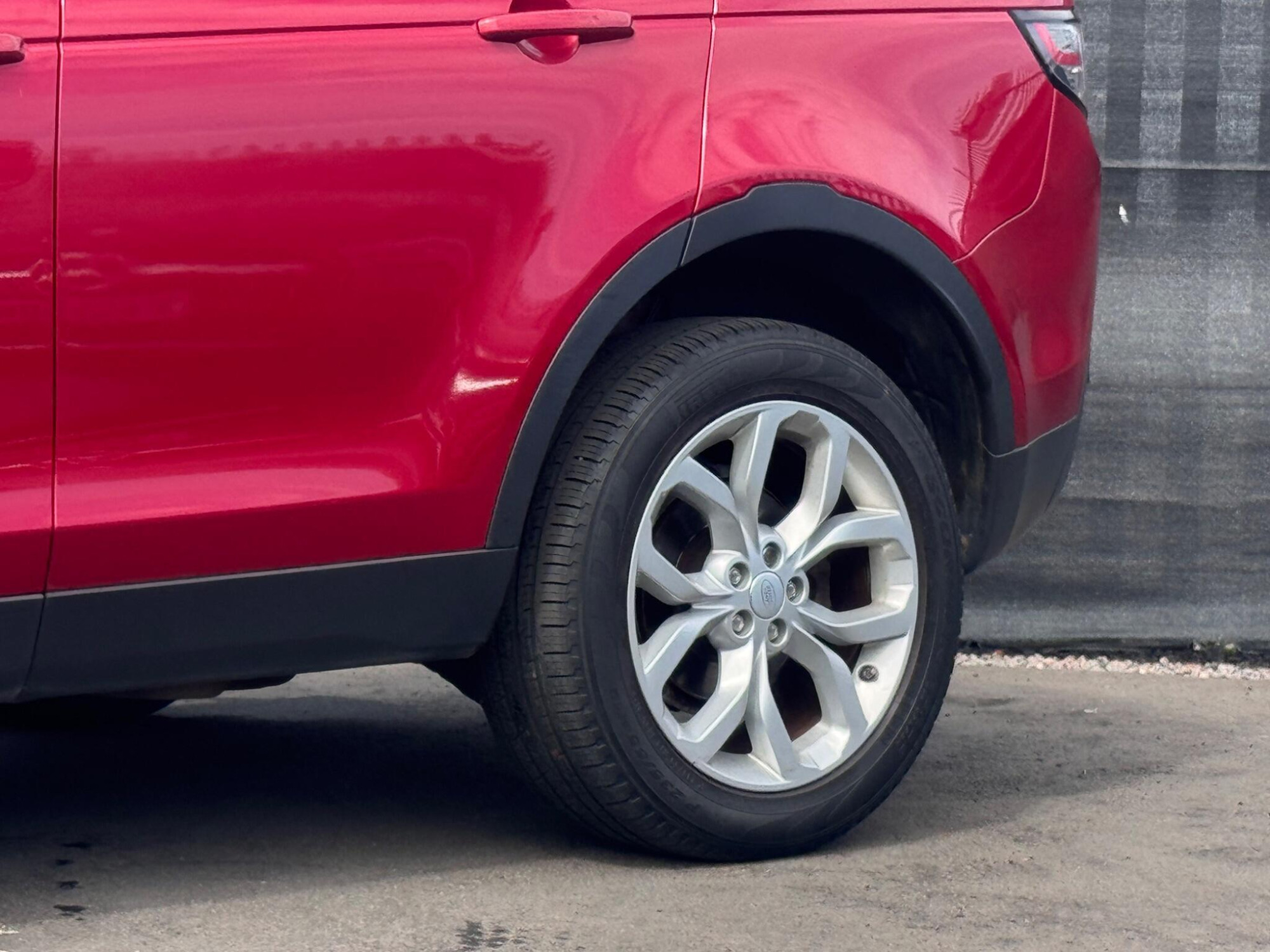 2017 Land Rover Discovery Sport image 13