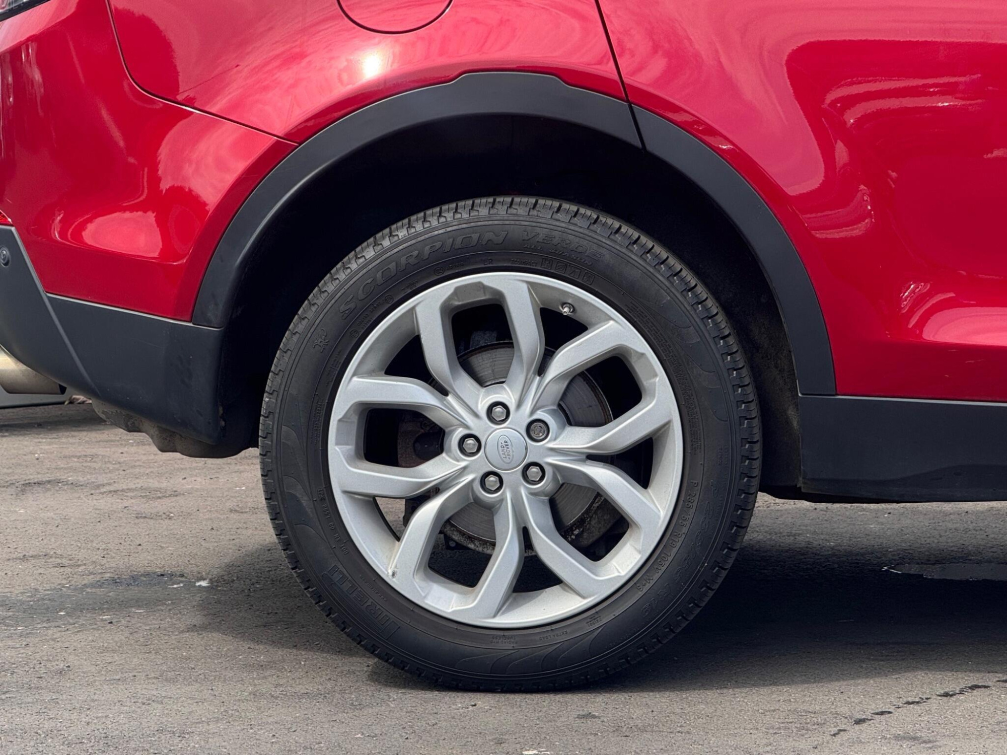 2017 Land Rover Discovery Sport image 32