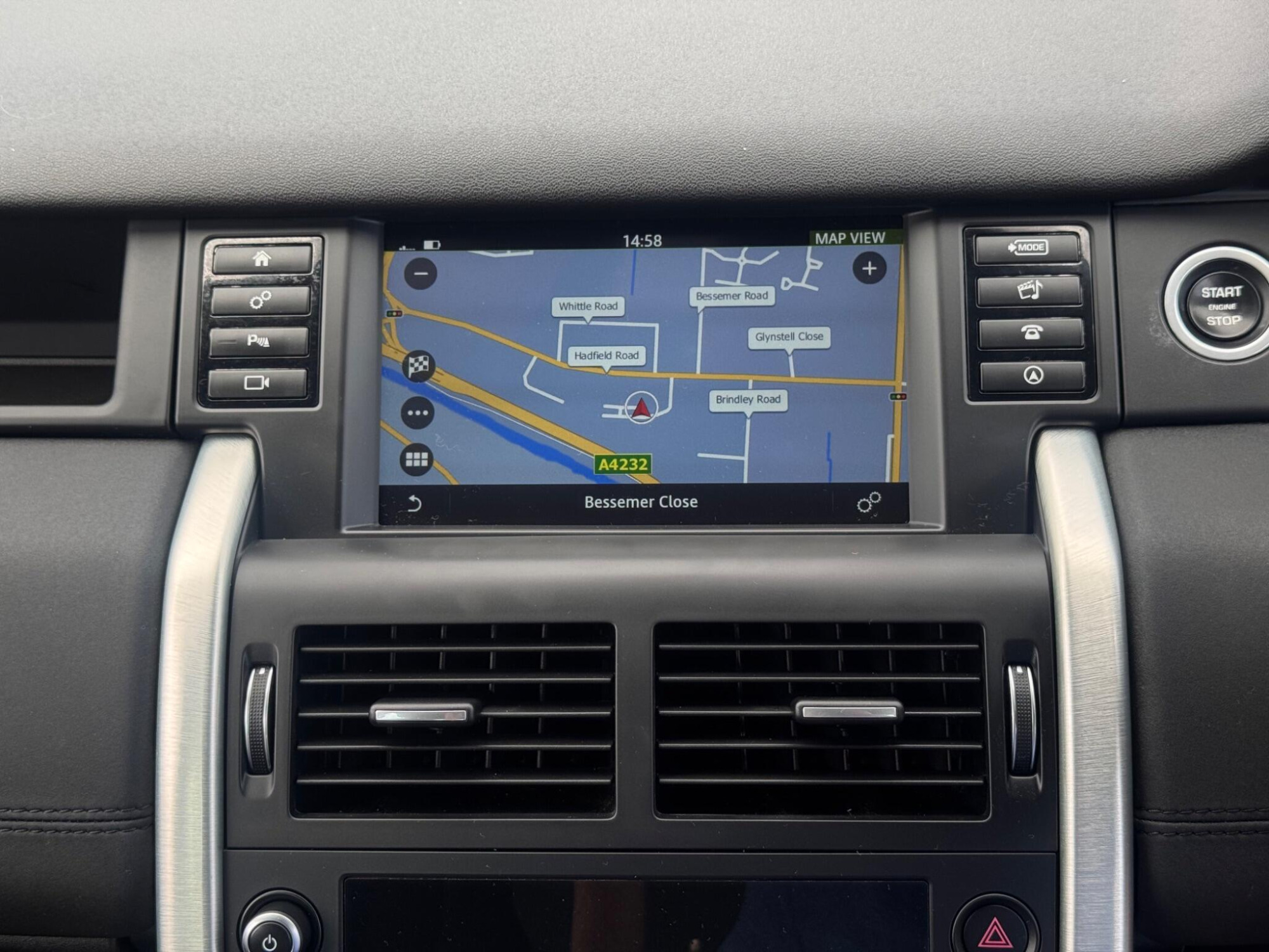 2017 Land Rover Discovery Sport image 30
