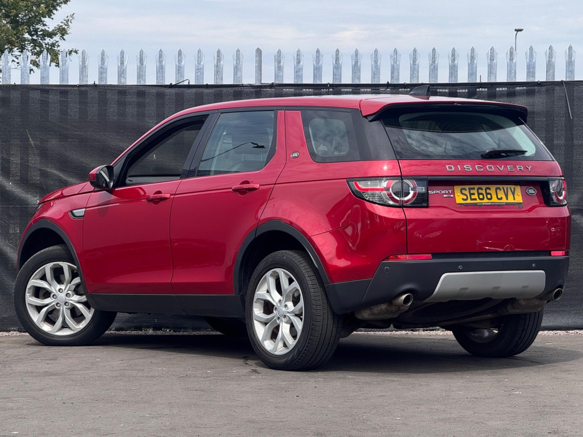 2017 Land Rover Discovery Sport image 2