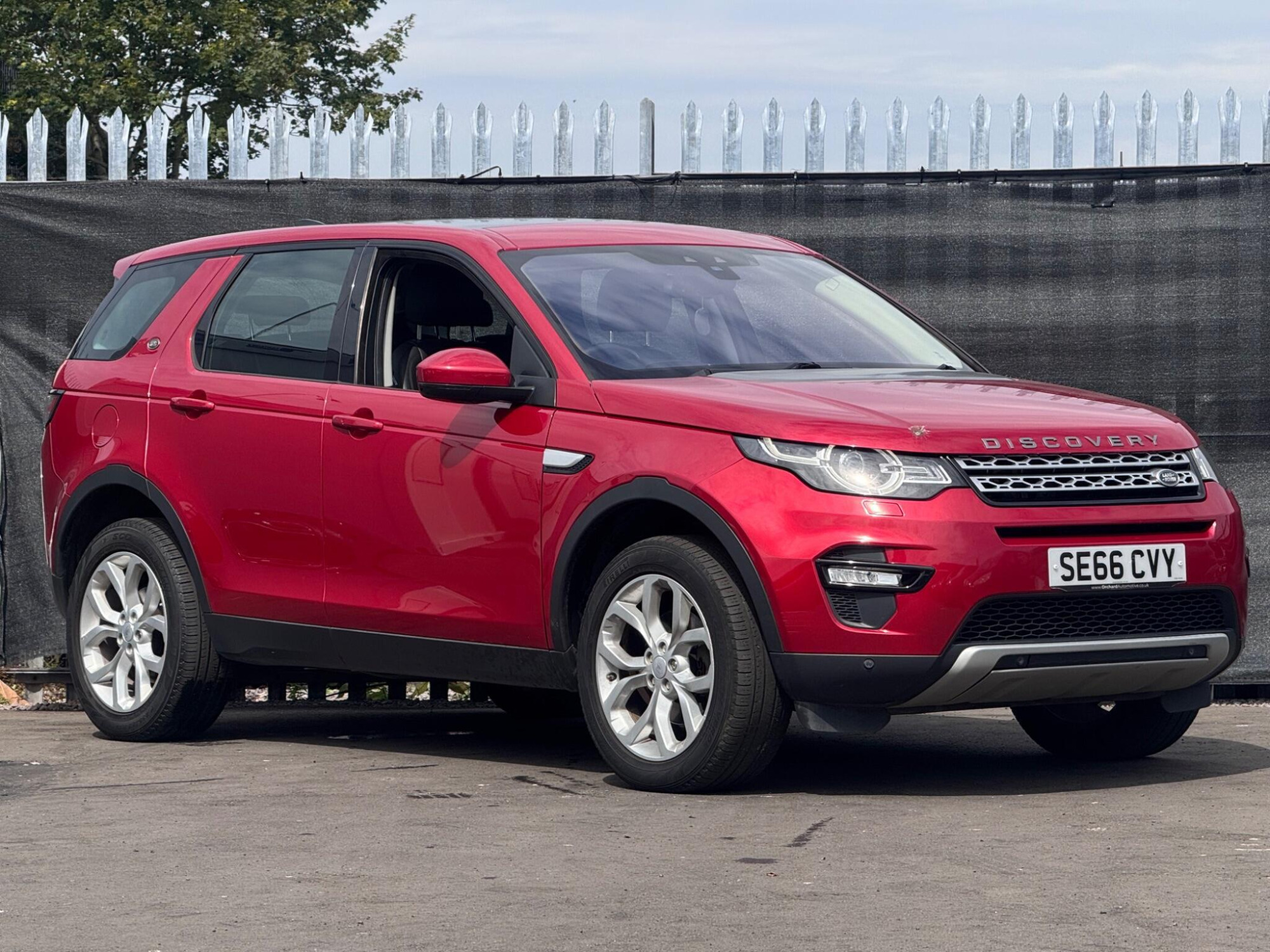 2017 Land Rover Discovery Sport image 1