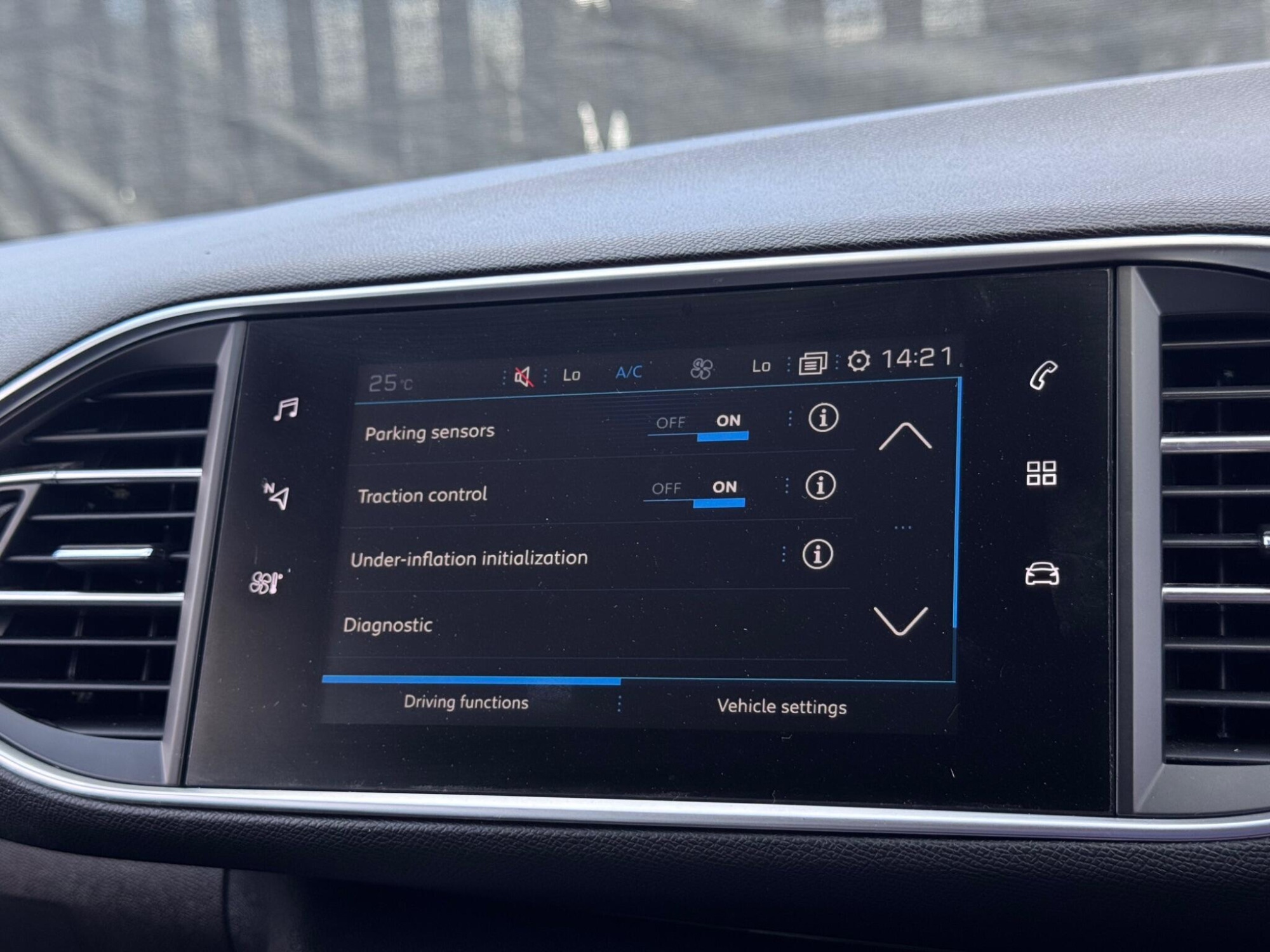 2019 Peugeot 308 SW image 29