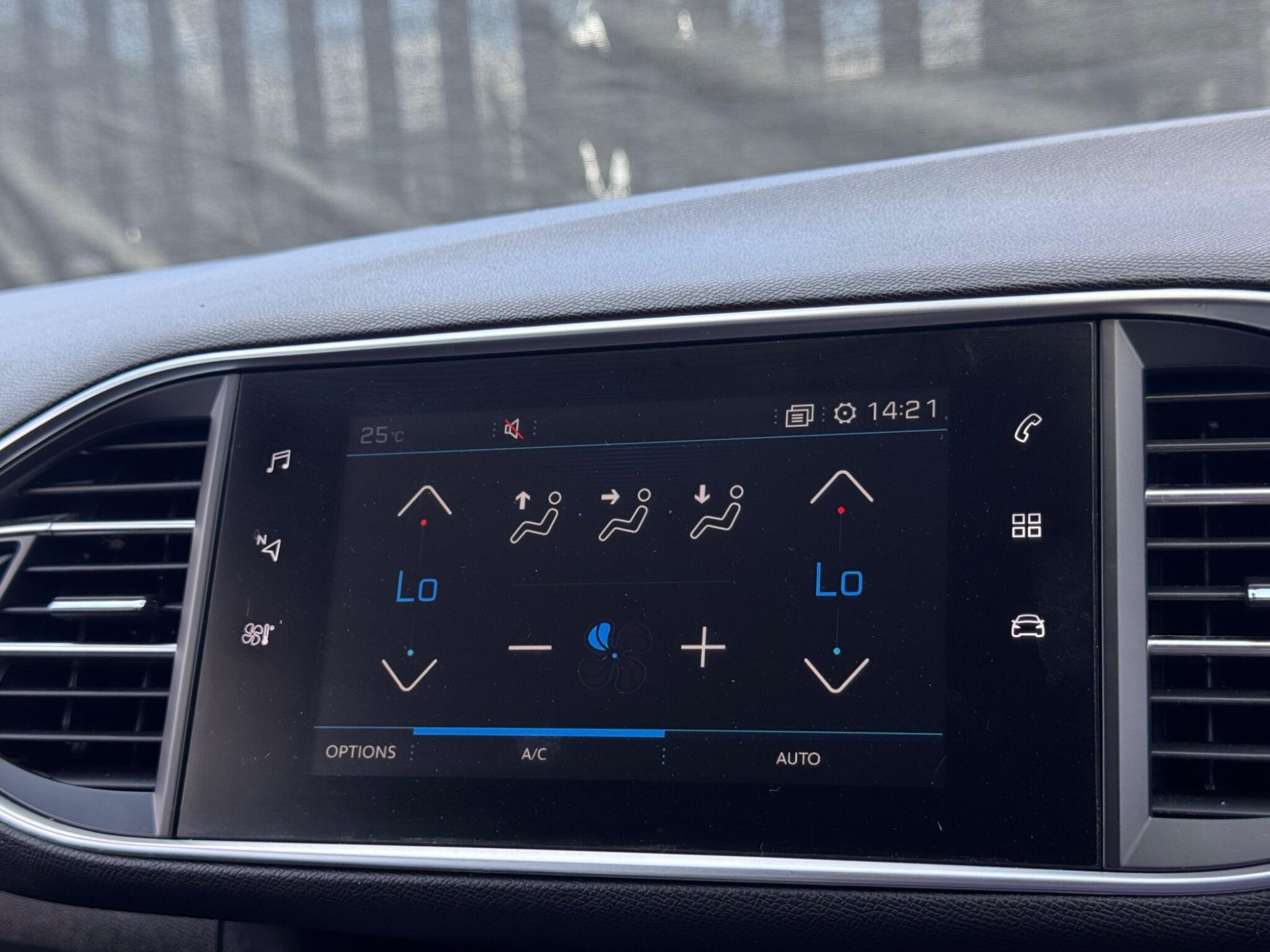 2019 Peugeot 308 SW image 28