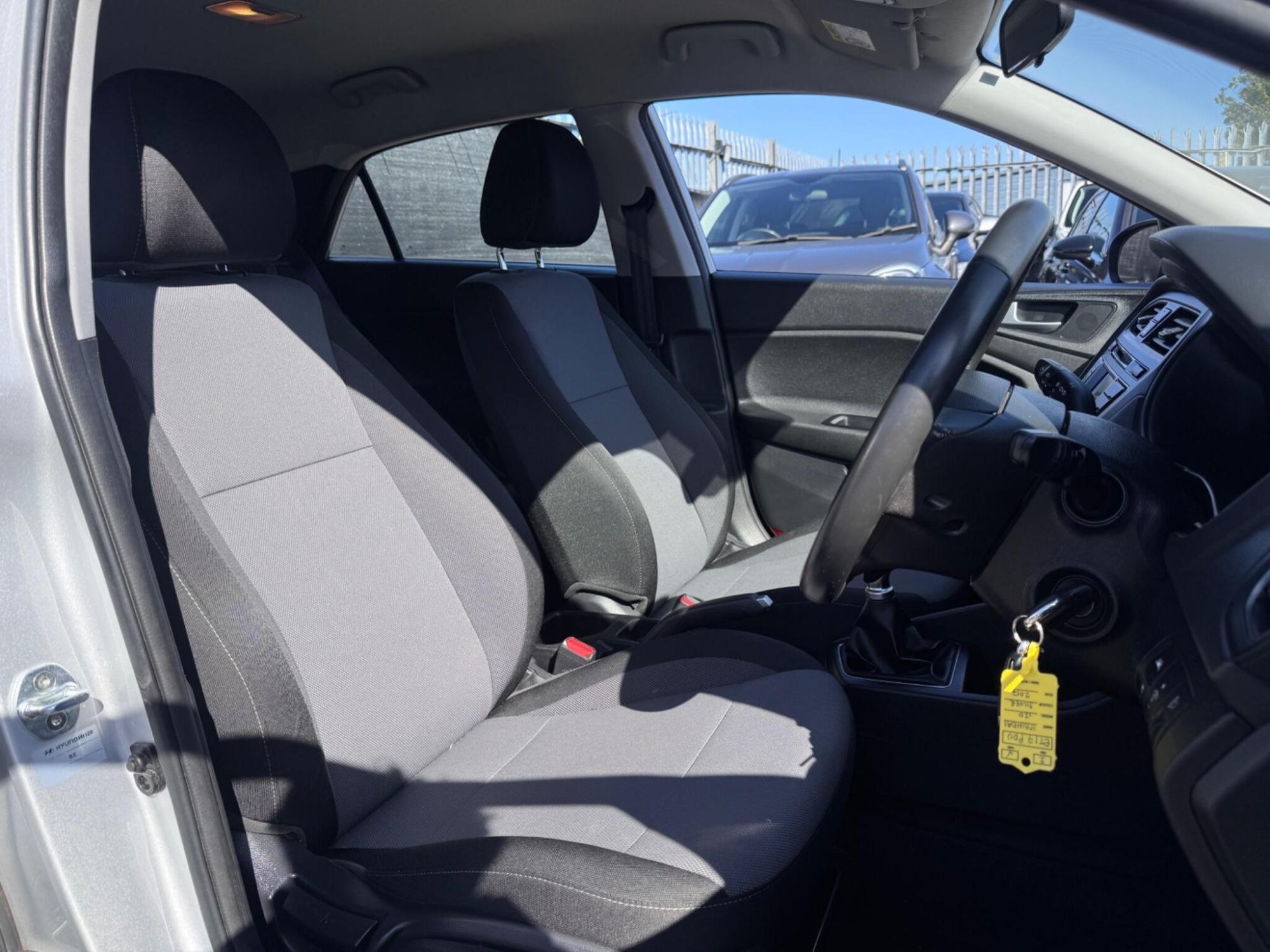 2017 Hyundai i20 image 11
