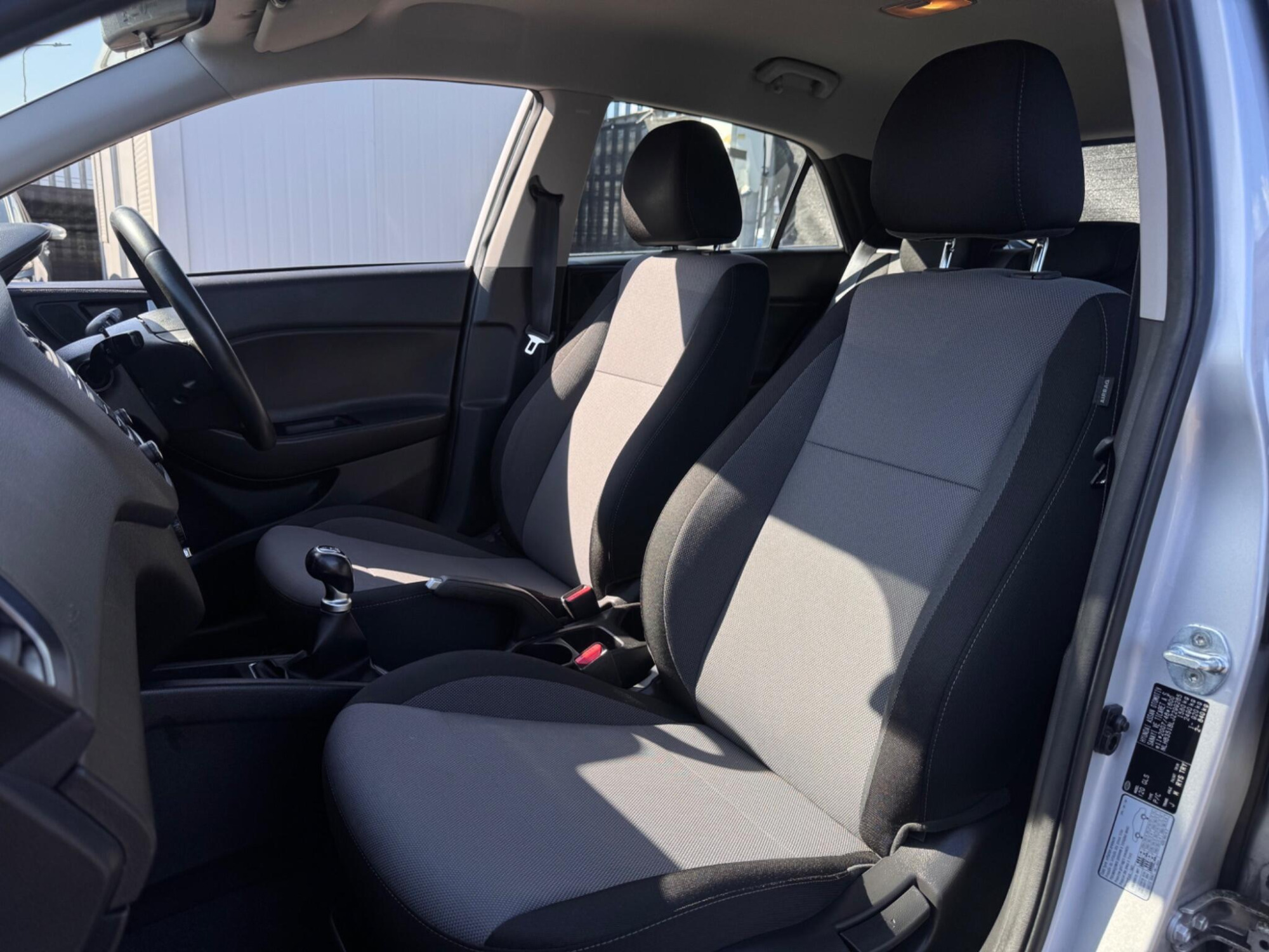 2017 Hyundai i20 image 13