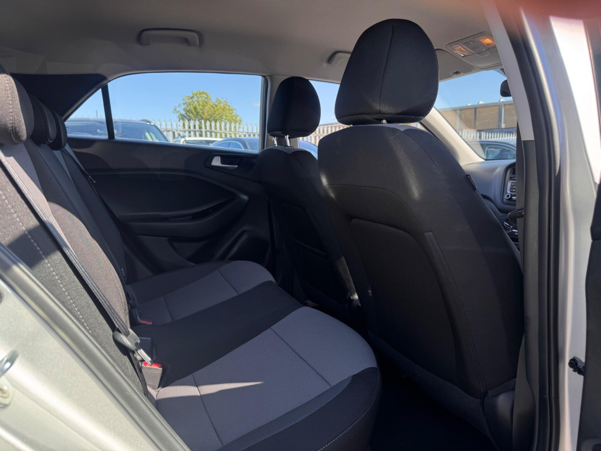 2017 Hyundai i20 image 10