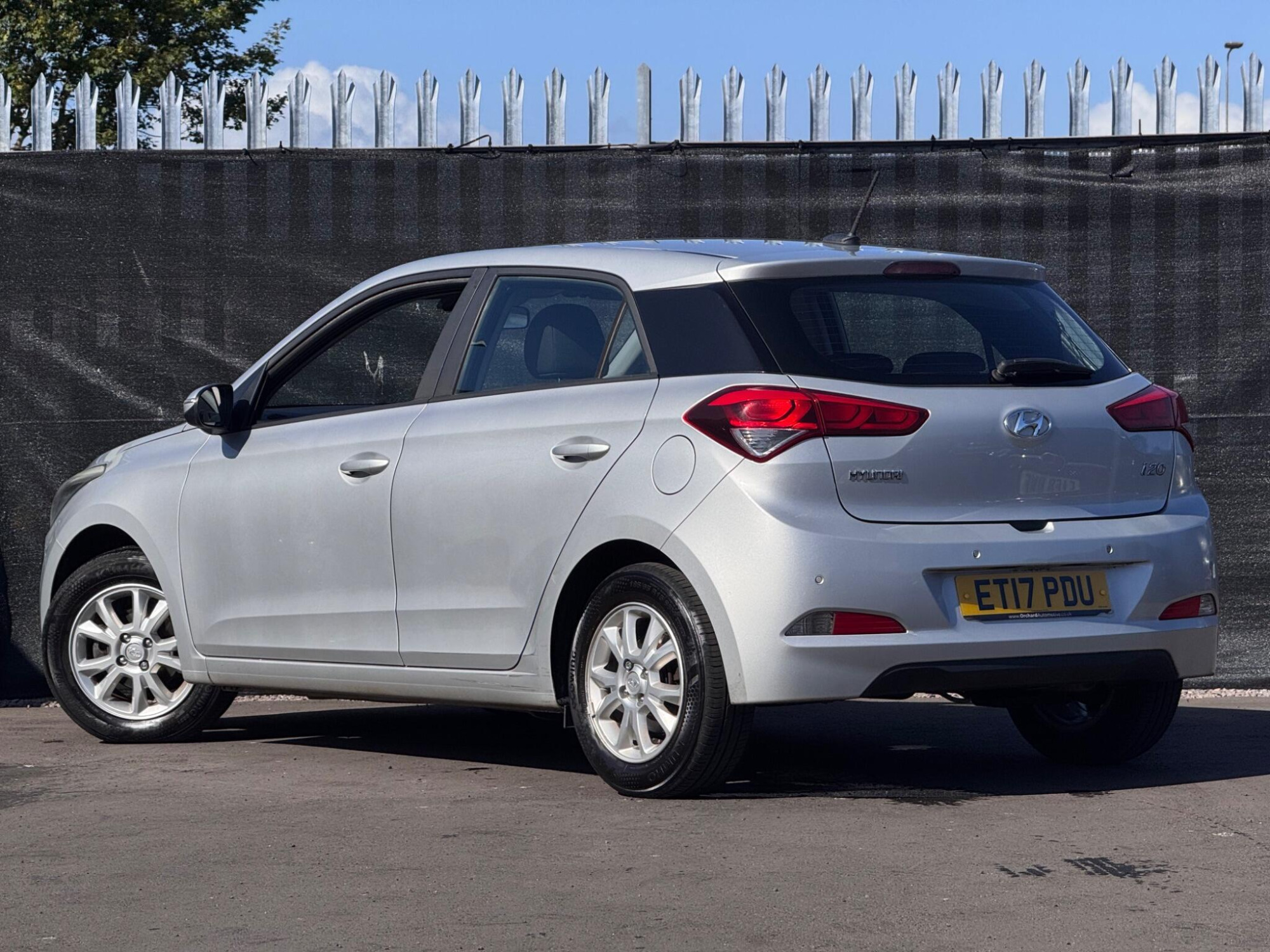 2017 Hyundai i20 image 2