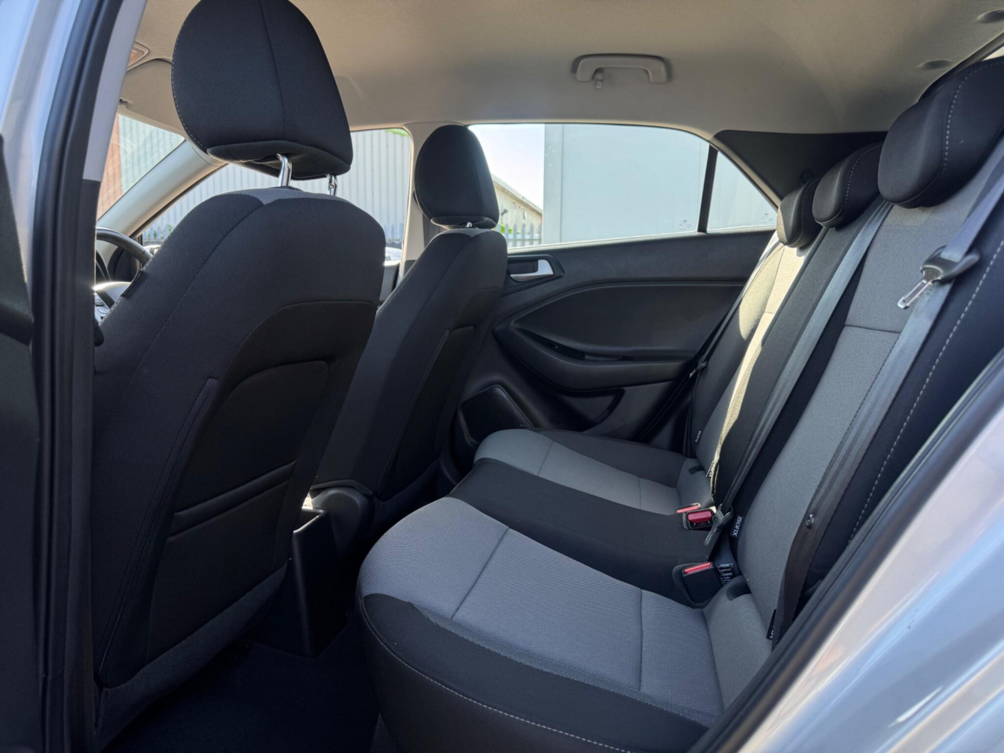 2017 Hyundai i20 image 12