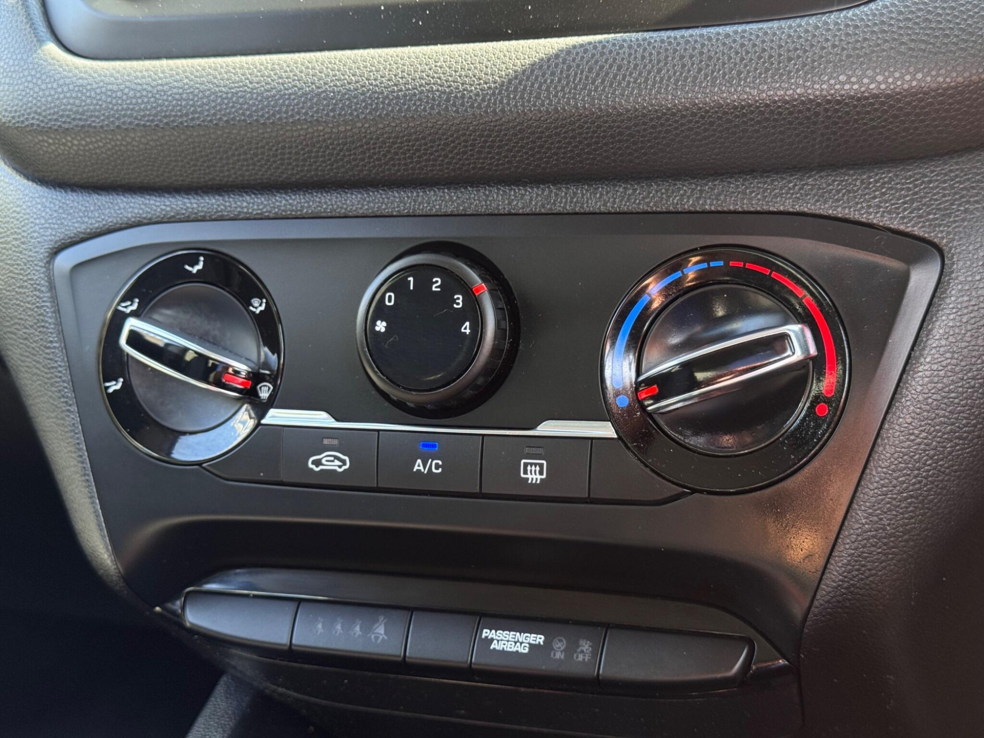 2017 Hyundai i20 image 27