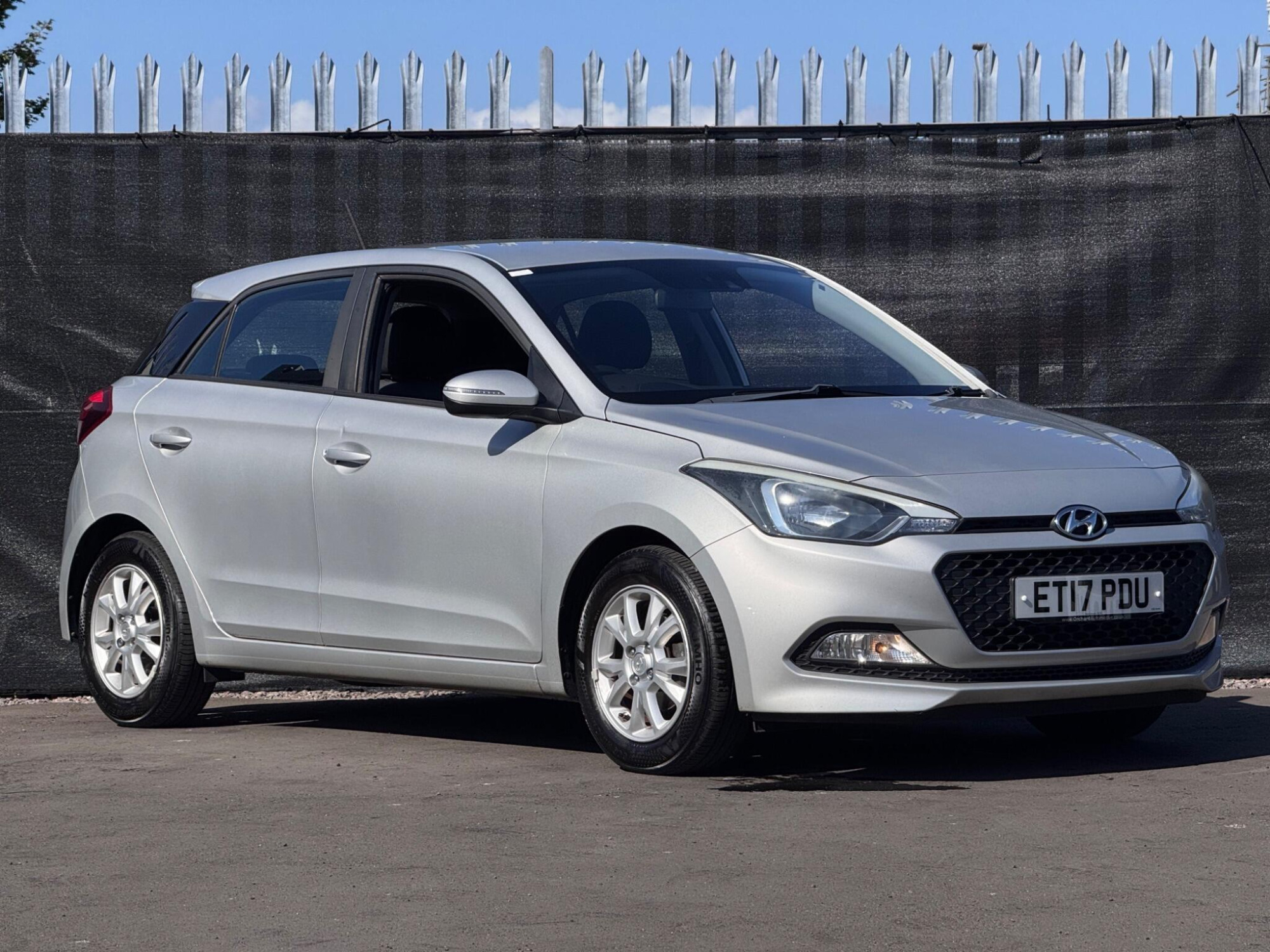 2017 Hyundai i20 image 1