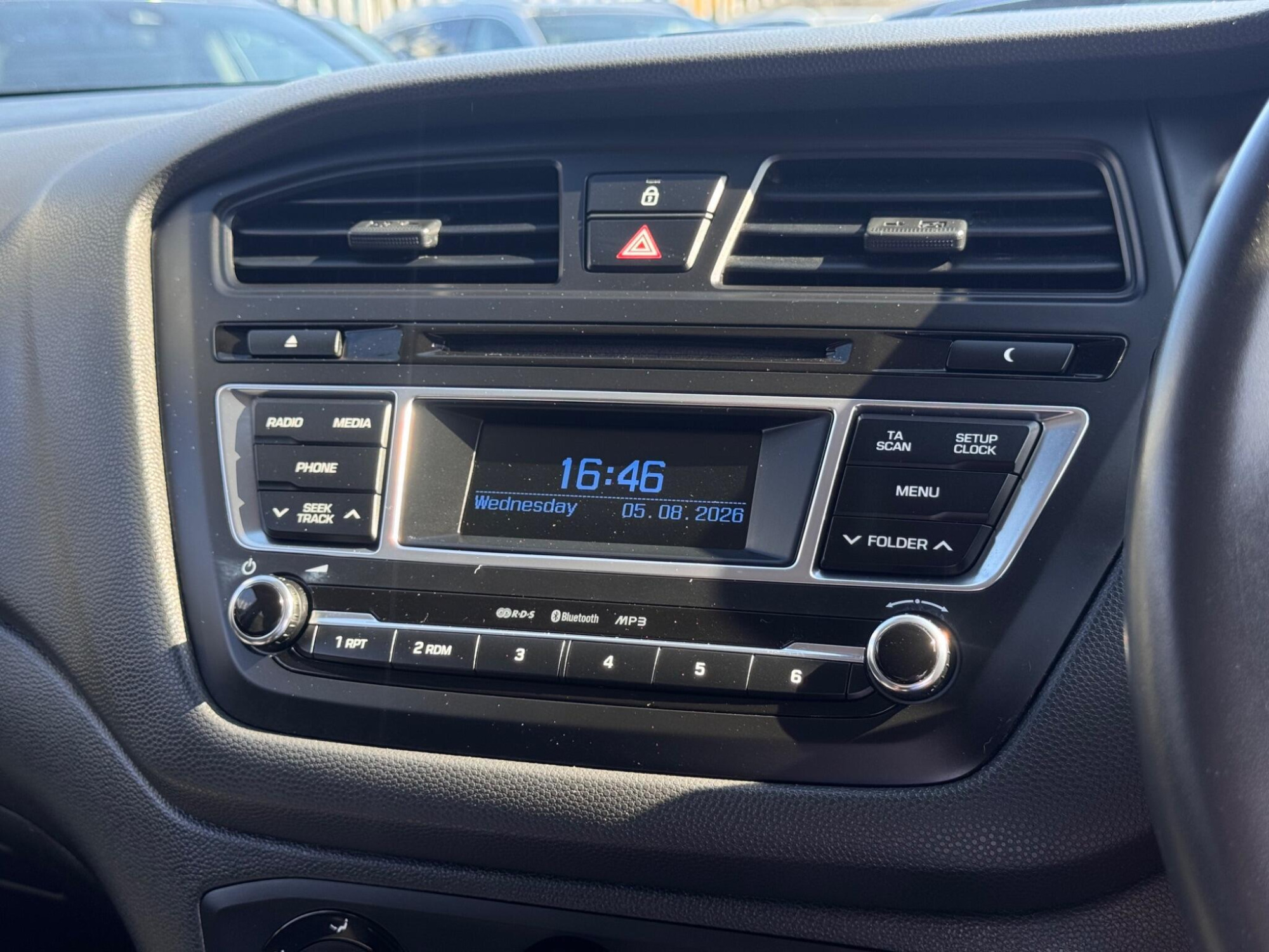 2017 Hyundai i20 image 26