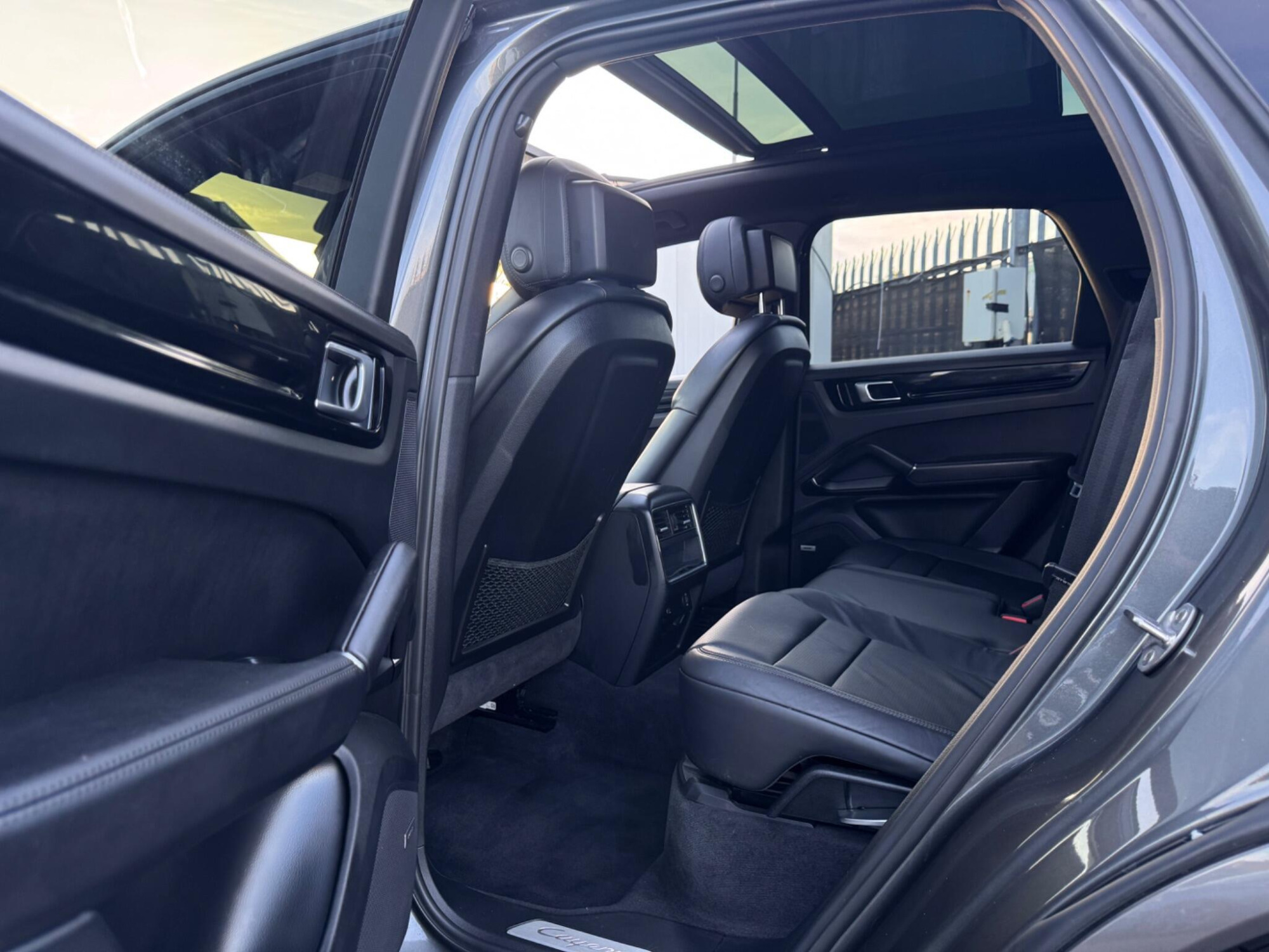 2019 Porsche Cayenne image 17