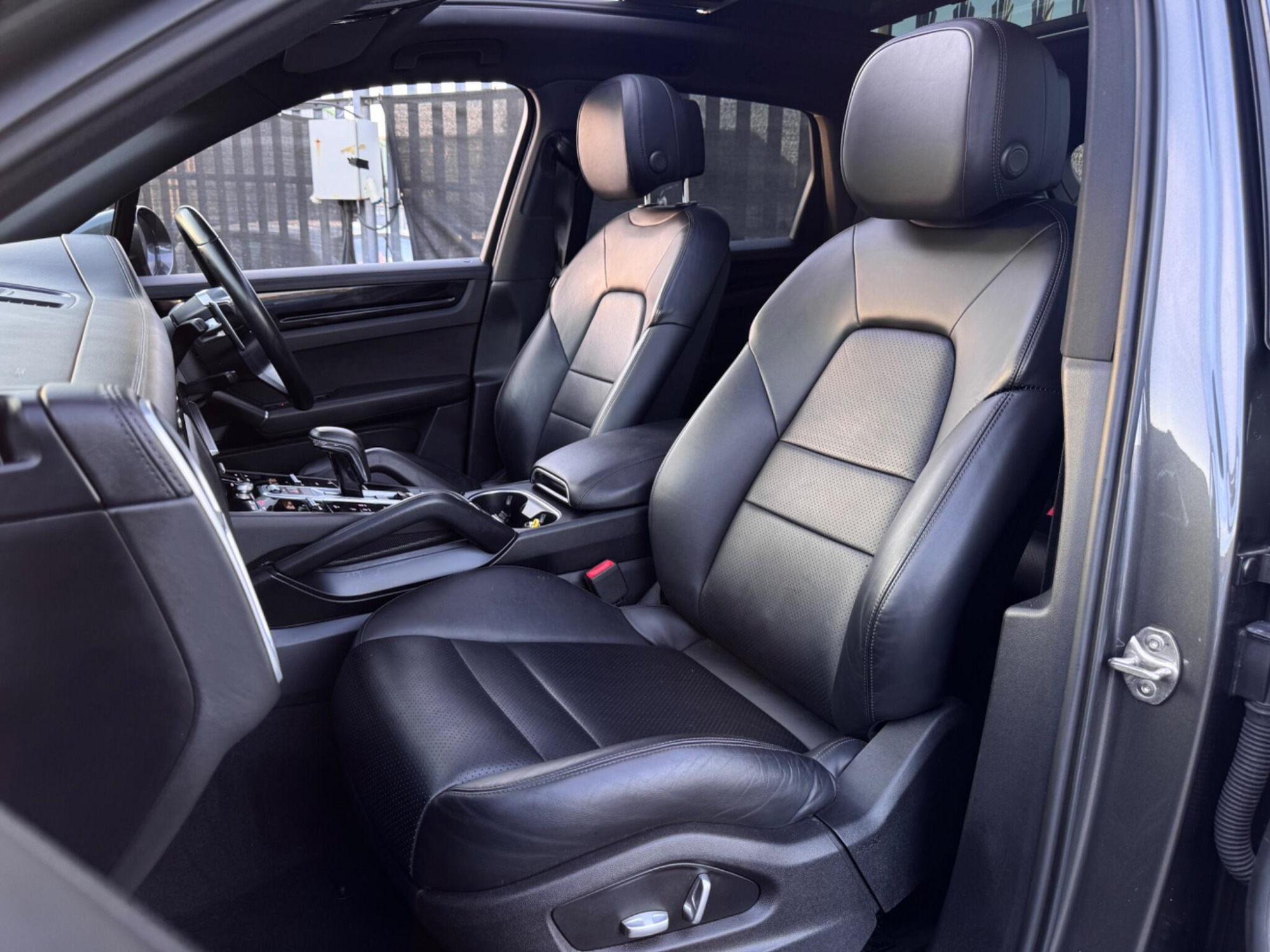 2019 Porsche Cayenne image 16