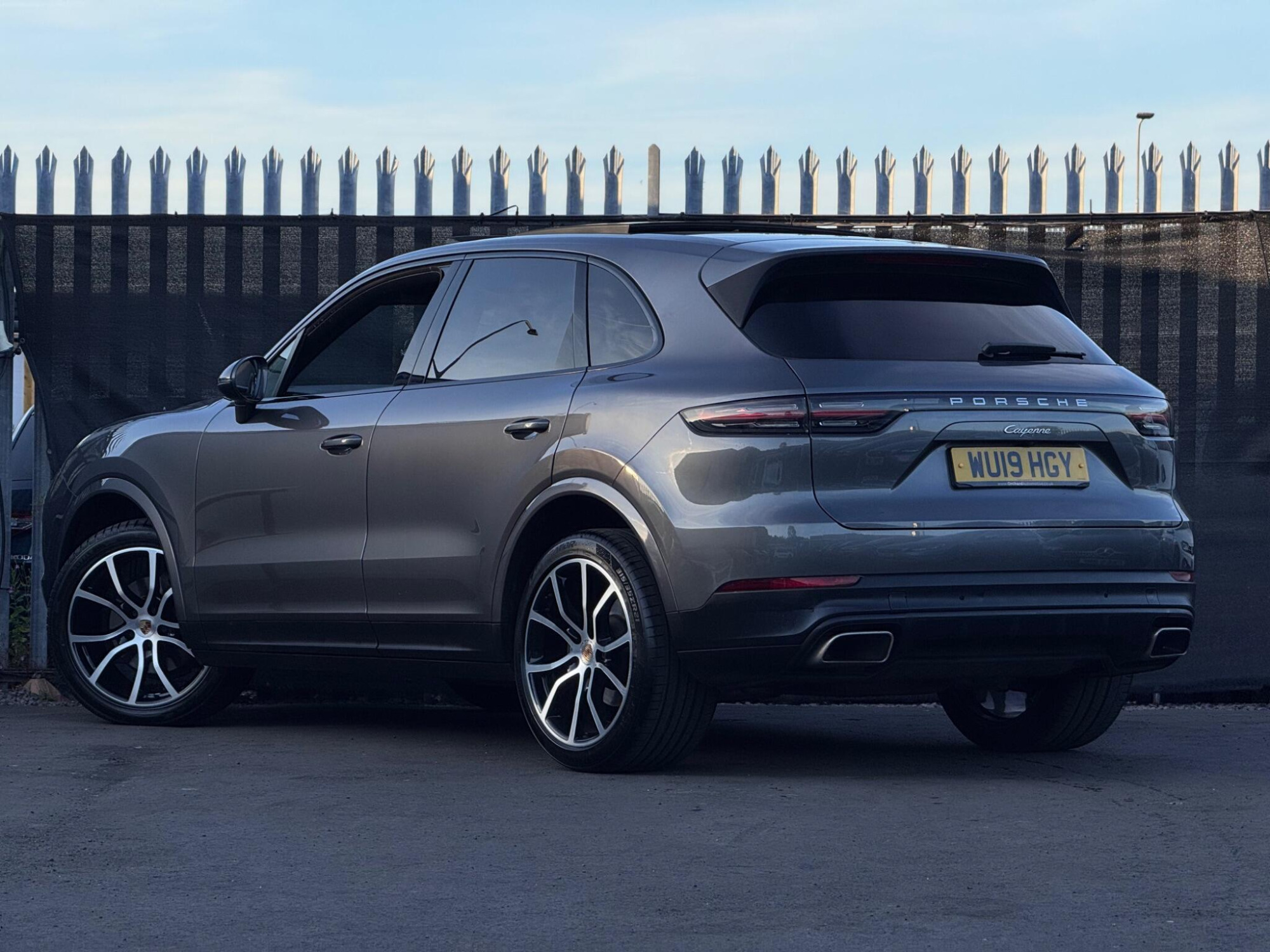 2019 Porsche Cayenne image 2