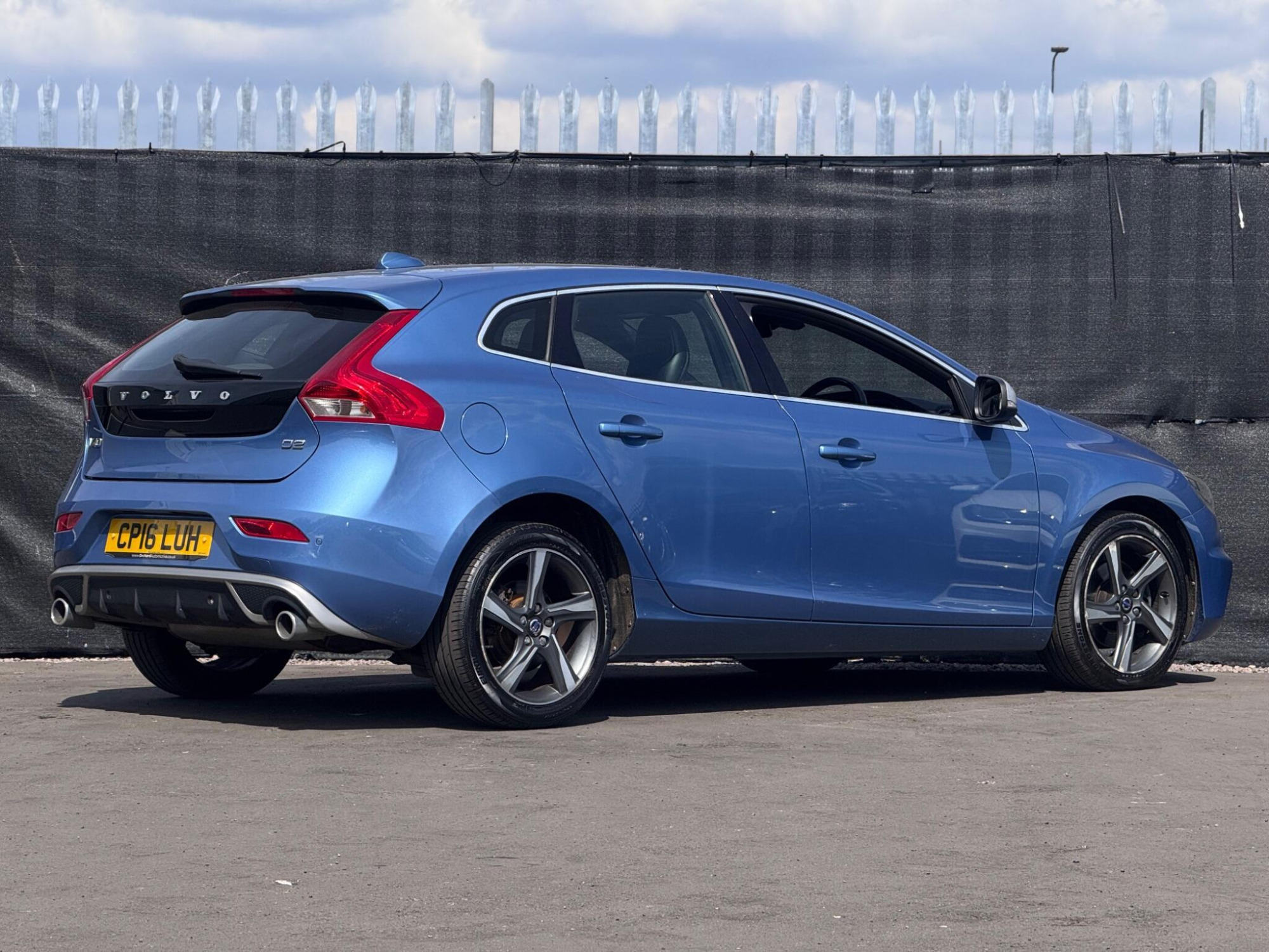 2016 Volvo V40 image 10