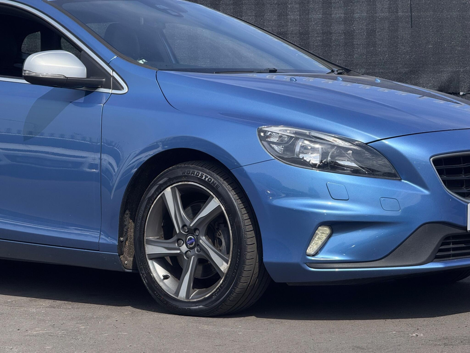 2016 Volvo V40 image 13