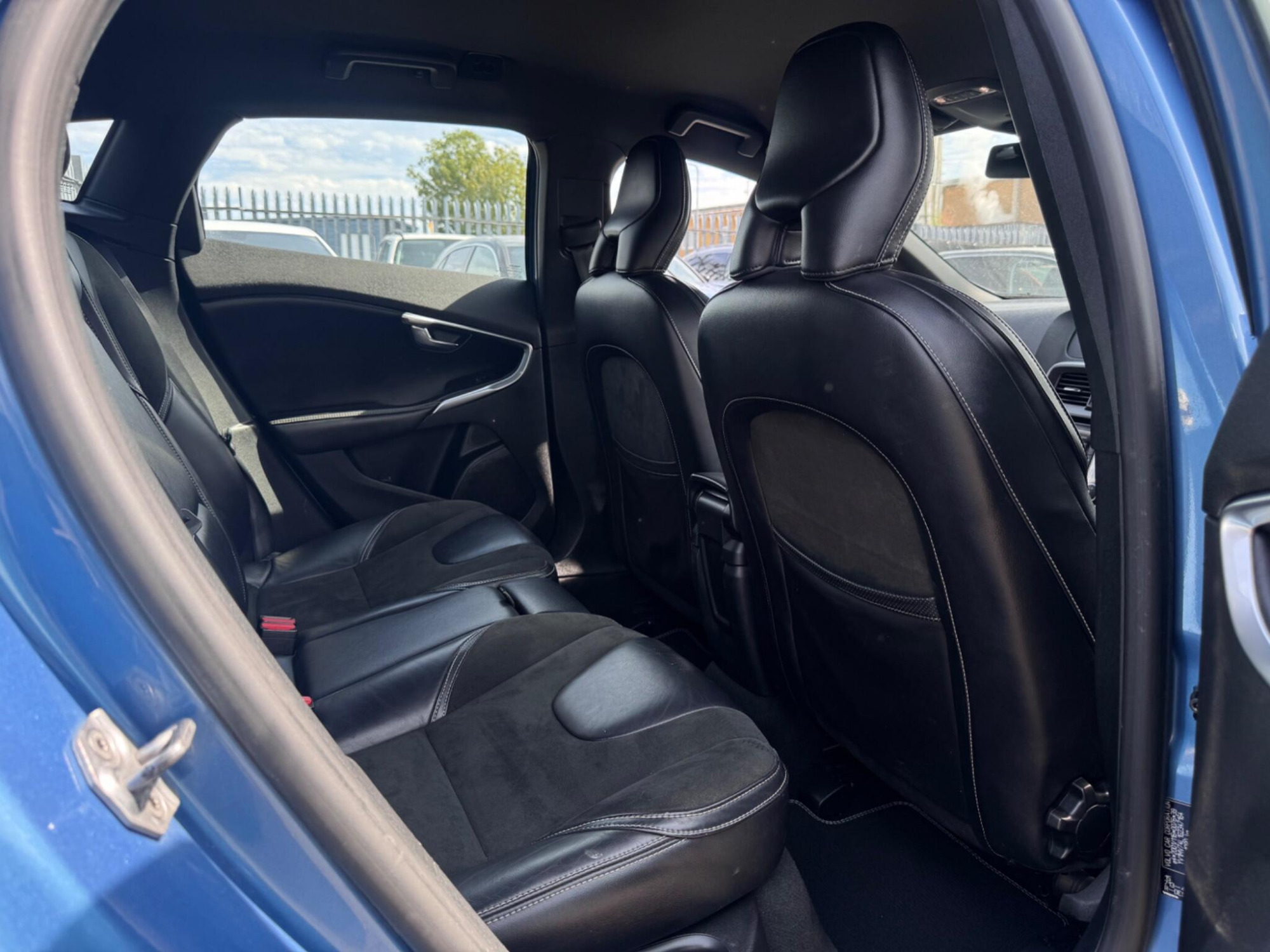 2016 Volvo V40 image 18
