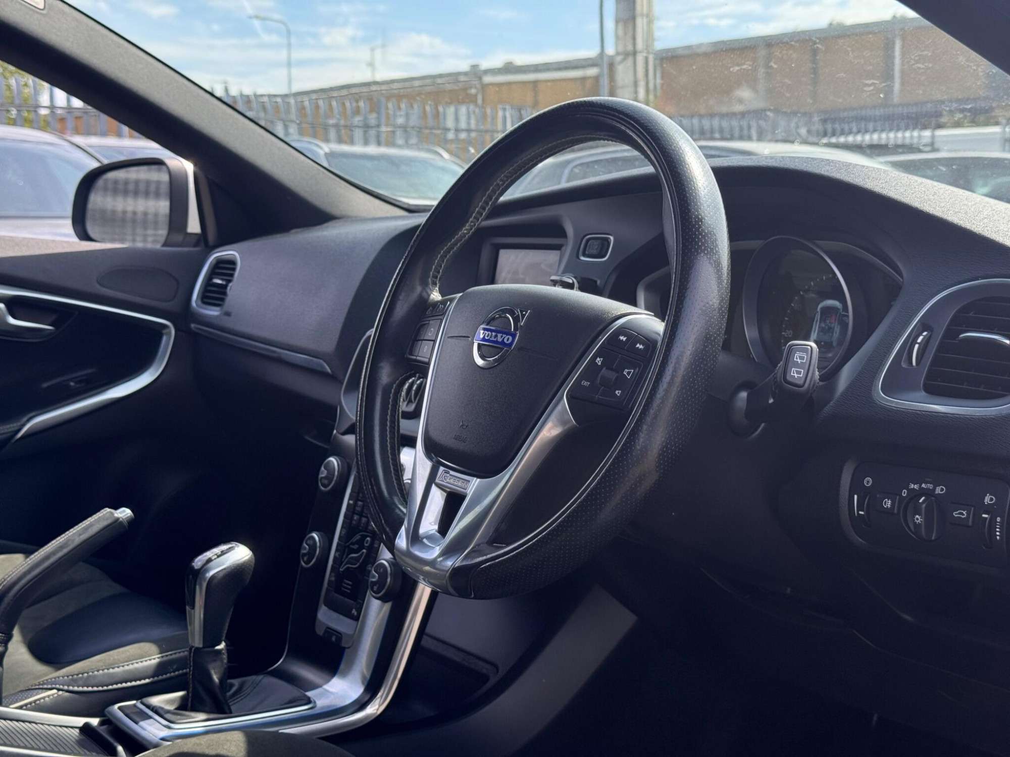2016 Volvo V40 image 3