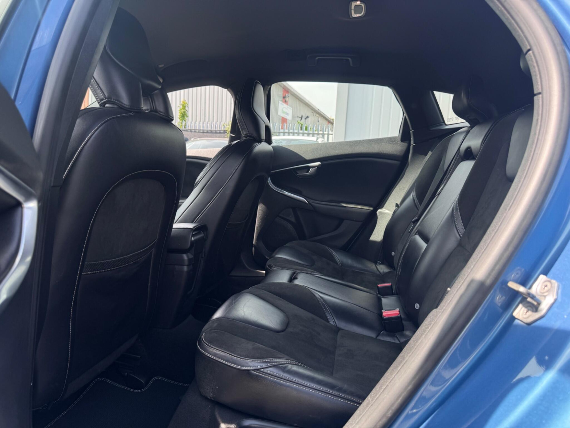 2016 Volvo V40 image 17