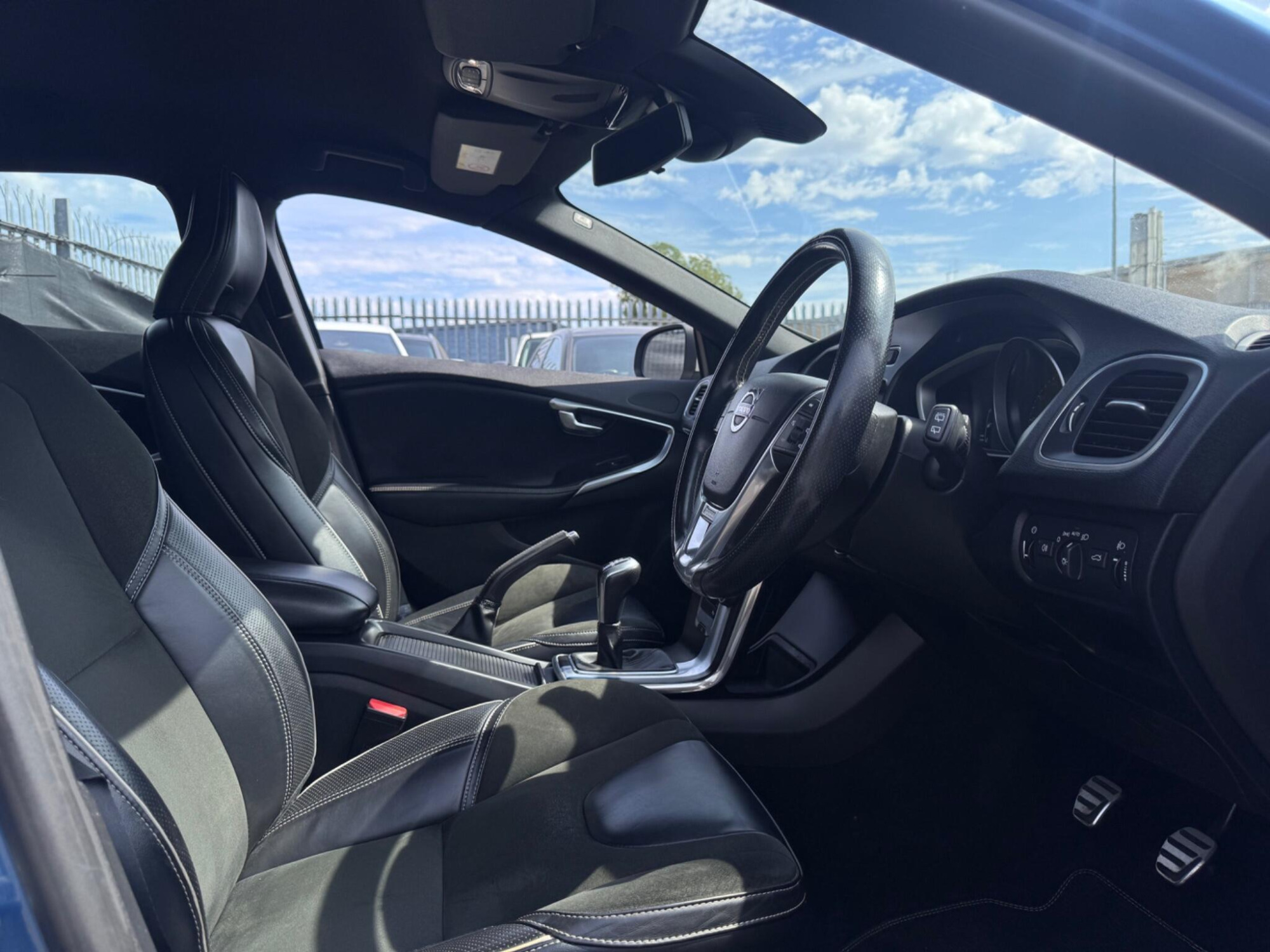 2016 Volvo V40 image 5