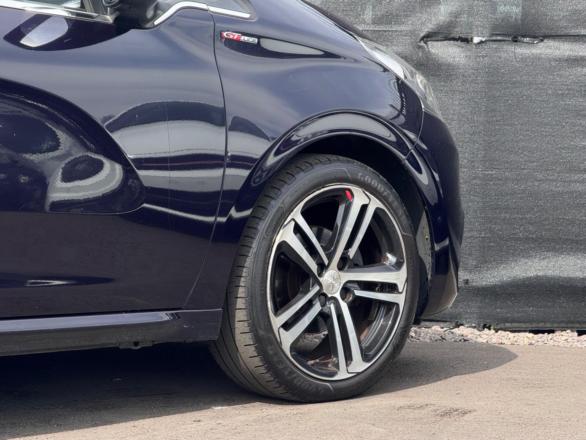 2016 Peugeot 208 image 13