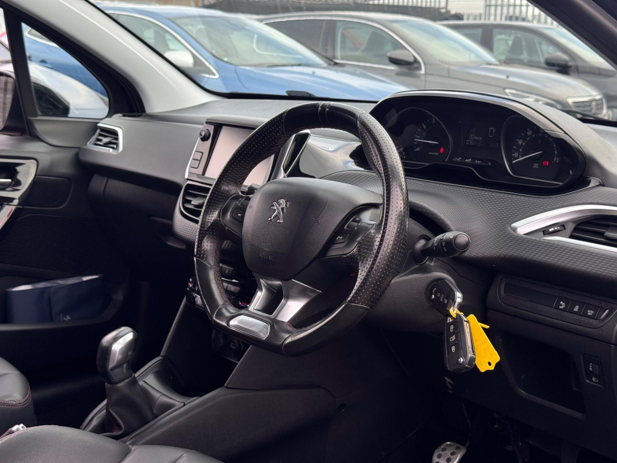 2016 Peugeot 208 image 3