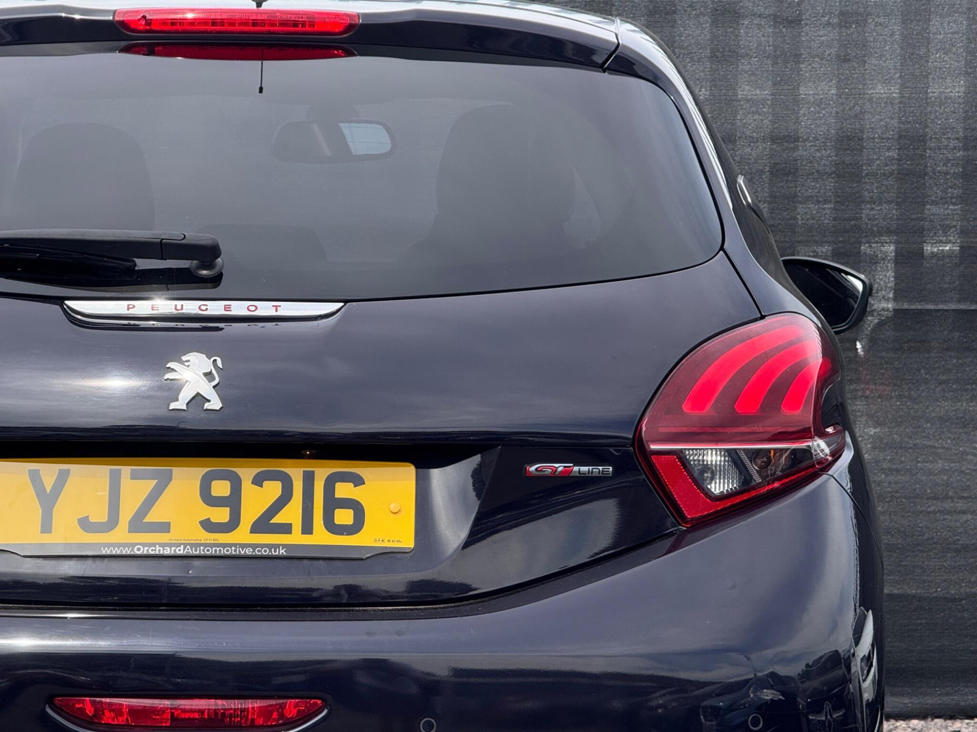 2016 Peugeot 208 image 19